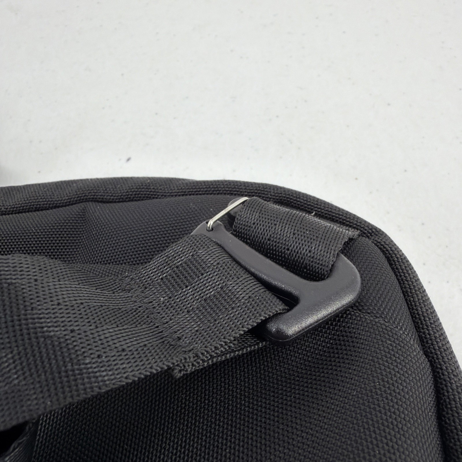 Alpaka Sling Bag Black Pockets Zip Adjustable Clean