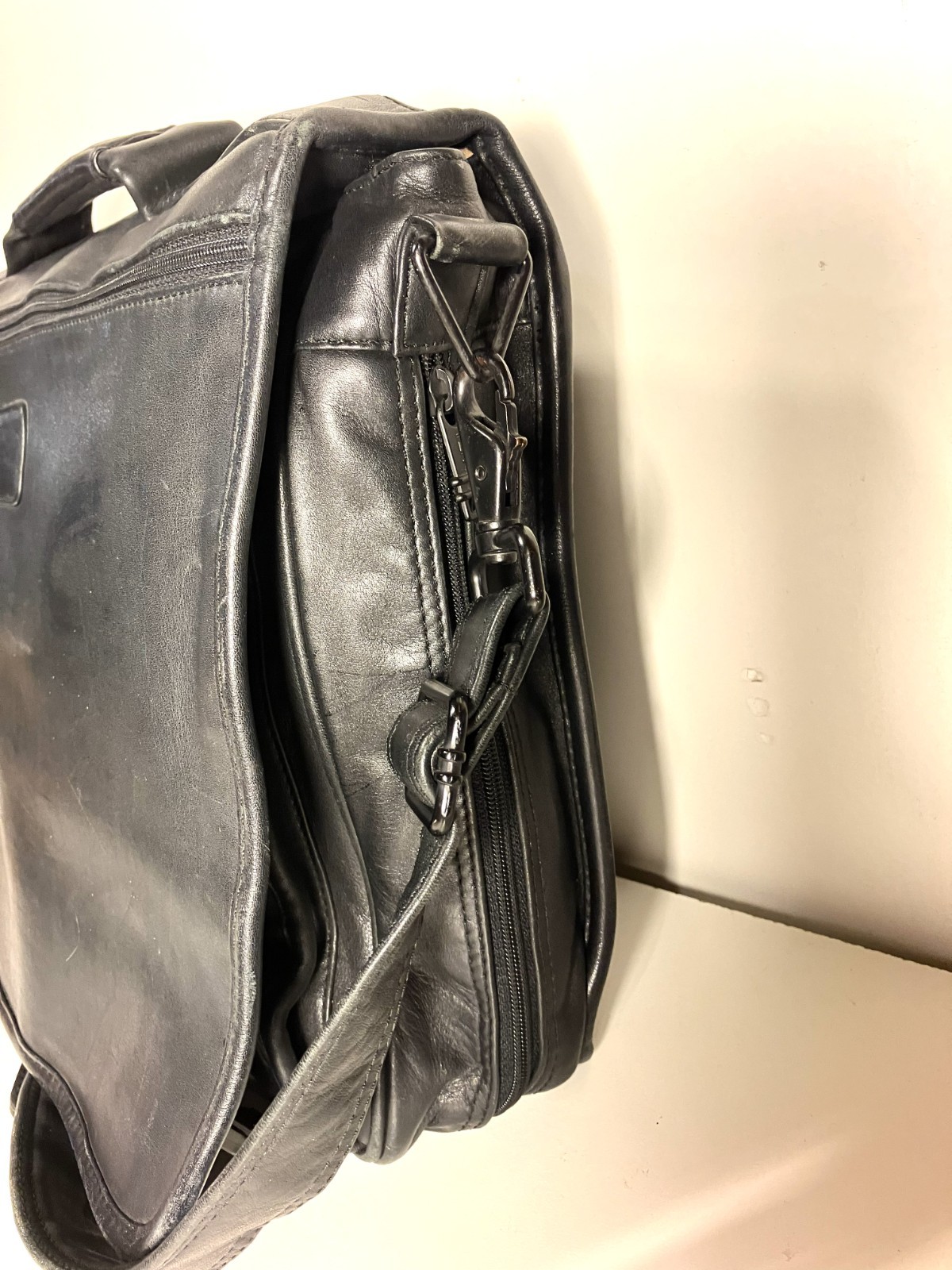 TUMI Black Leather Laptop Briefcase. 13″. Very Nice!