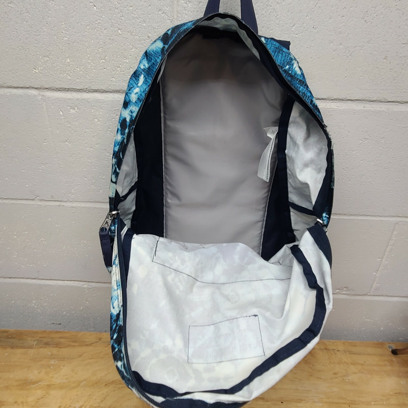 JanSport SuperBreak Backpack 42.5cm Blue Spray Can Swirl.