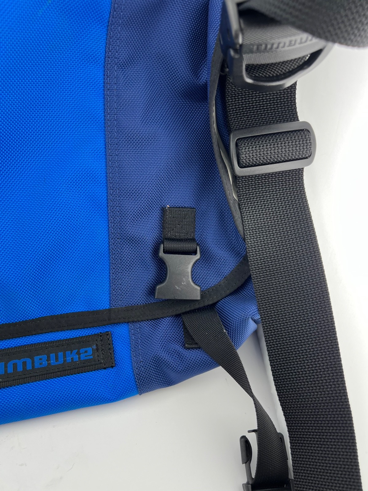 Timbuk2 Classic Messenger Bag Blue Two Tone Color Block Commuter Laptop Medium