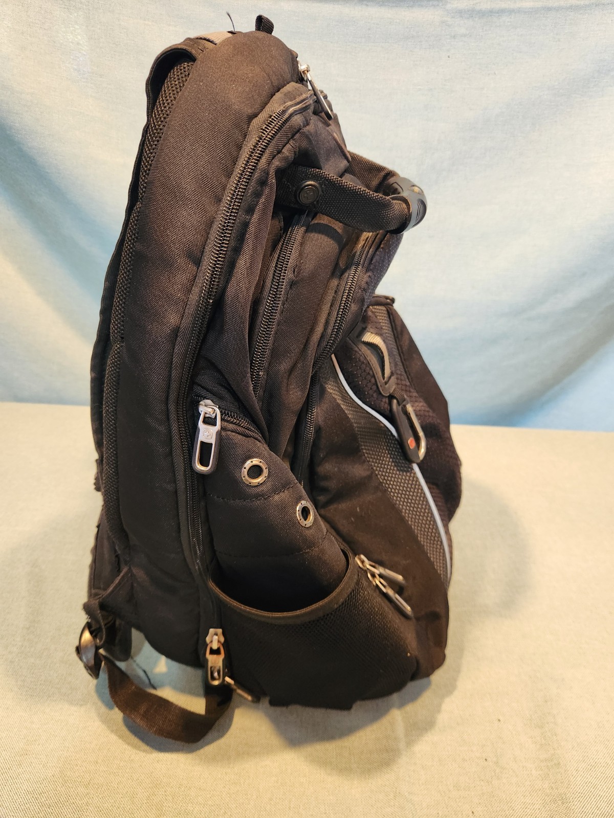 Swiss Gear Airflow Laptop Tablet Backpack Black Many Compartments – Zipper Issue