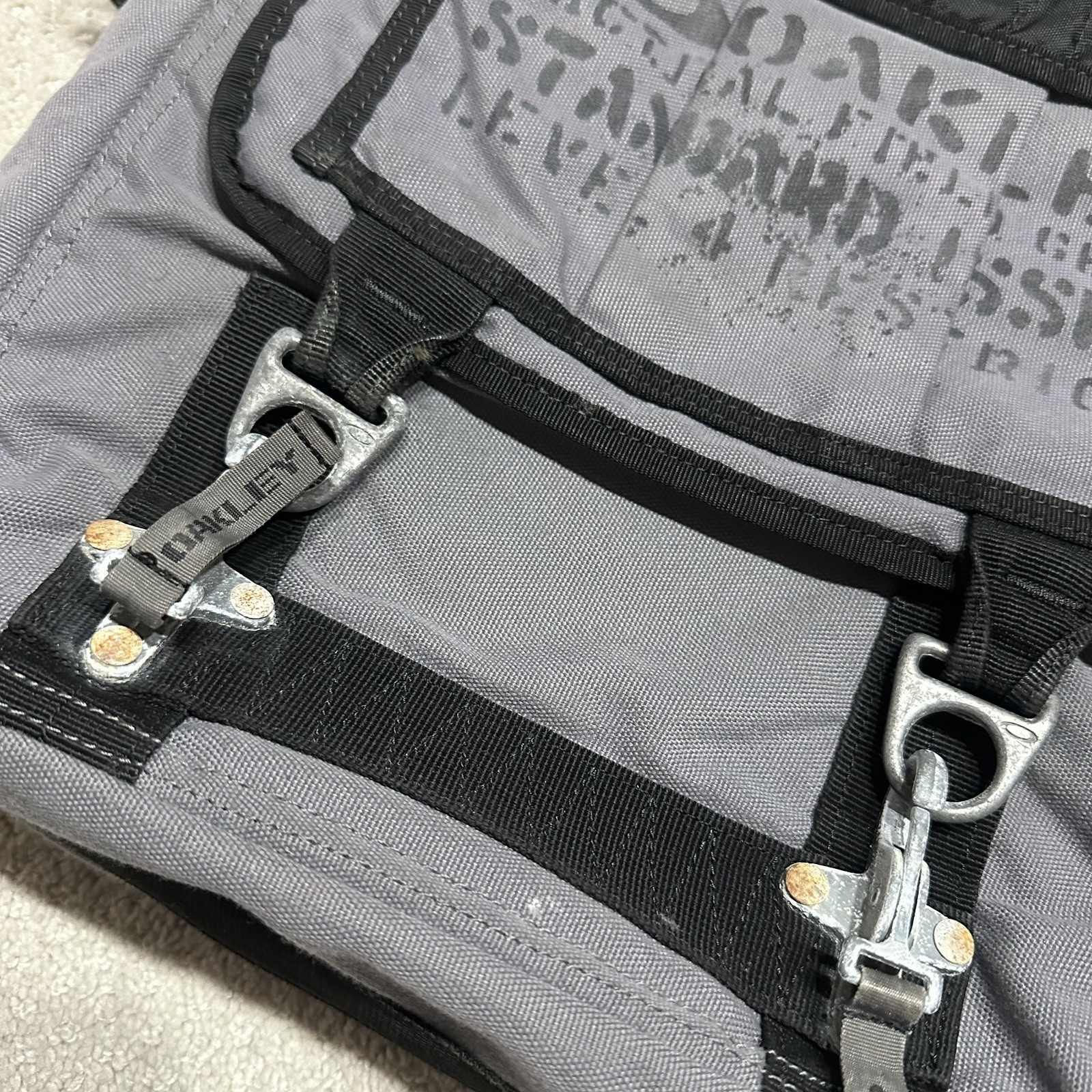 Vintage Oakley Tactical Field Gear Lvl 4 Restraint vertical Messenger bag Rare
