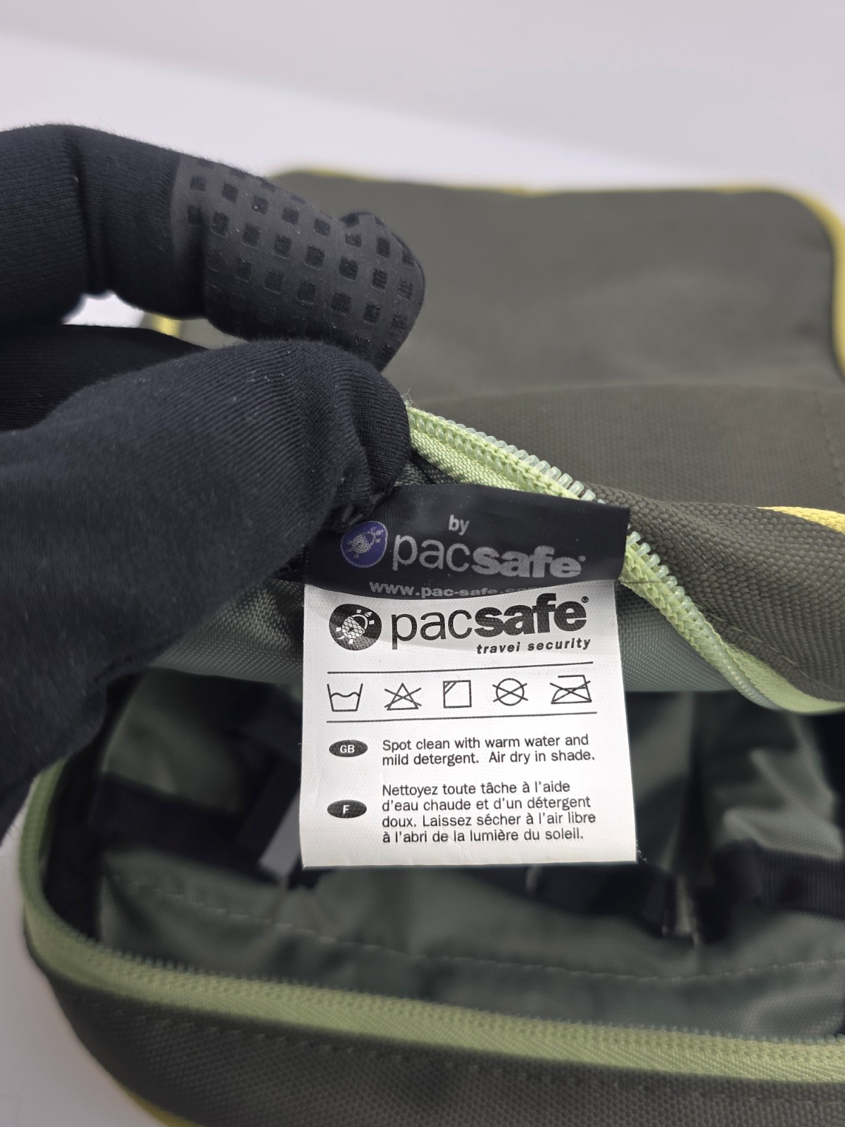Pacsafe Metrosafe 2310 Shoulder Bag Convertible Hip Pack Exomesh Anti-Theft
