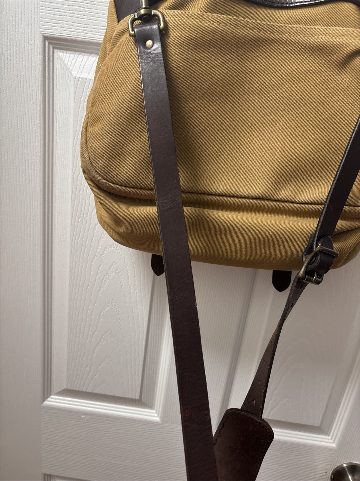 Filson Rugged Twill Field Bag | Medium – 14L | Tan