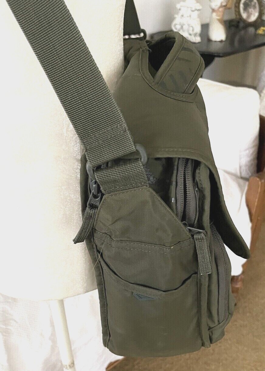 EUC Volcom Stone Dark Olive Army-Green Computer Messenger Bag 12×14