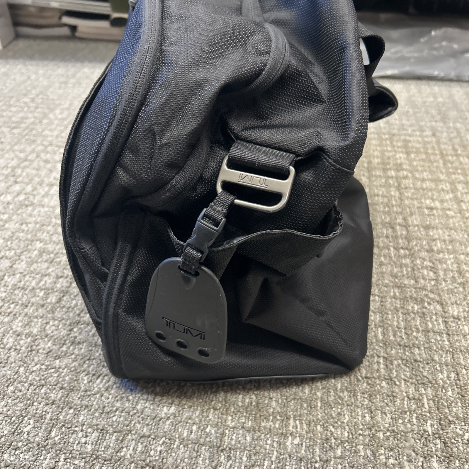 TUMI T-Tech Black Nylon Expandable Carry On Duffel 5540D Travel No Strap