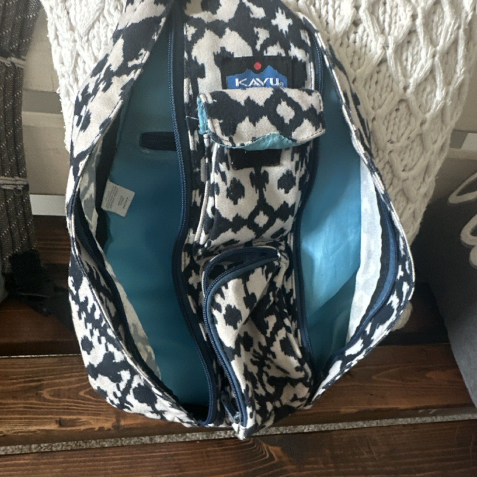 KAVU Blue White Geometric Crossbody Sling Bag Adjustable Strap Zipper Buckle