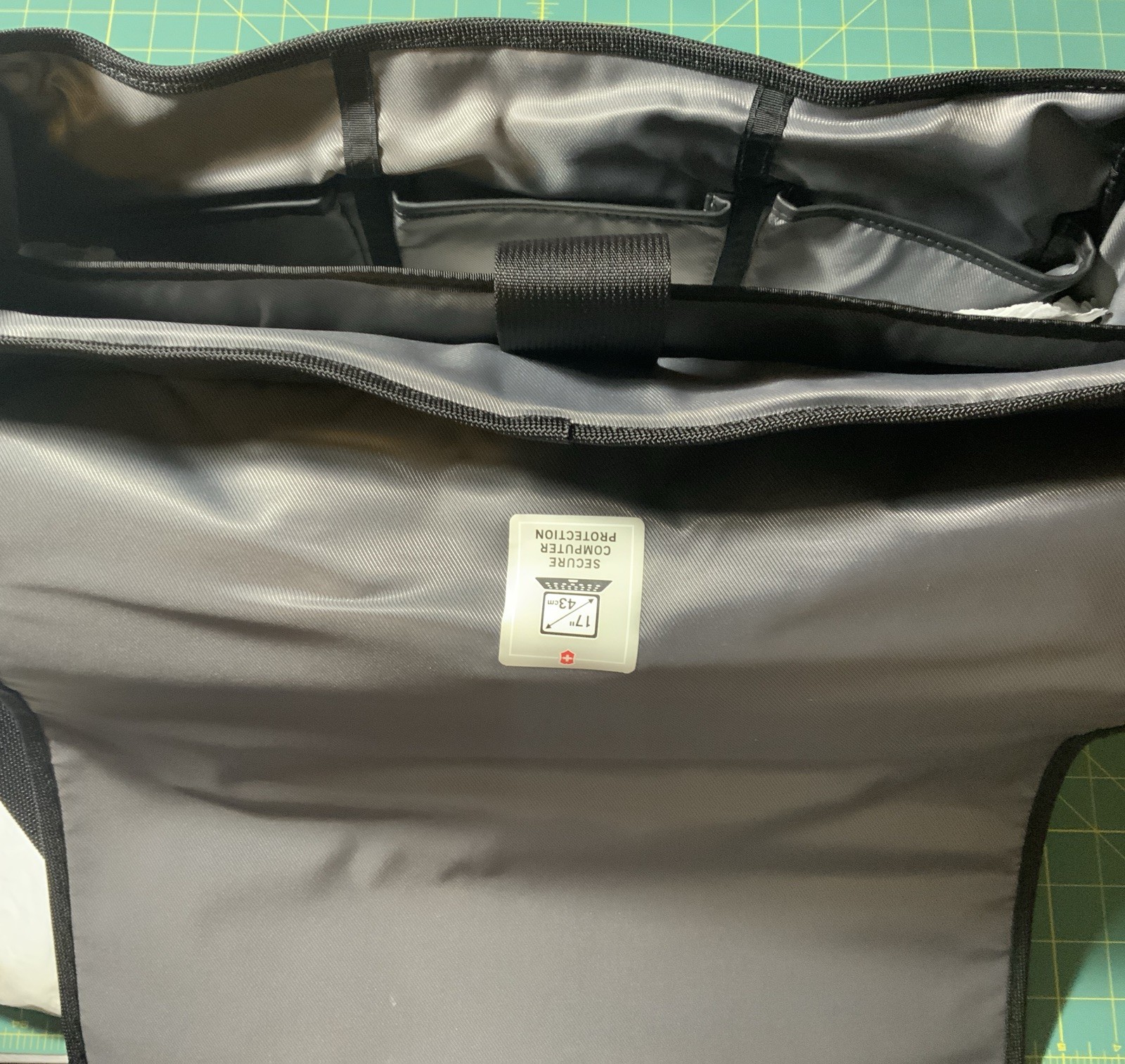 Victorinox Architecture 2.0 Collection Empire 17 Bag Black New With Tags In Box