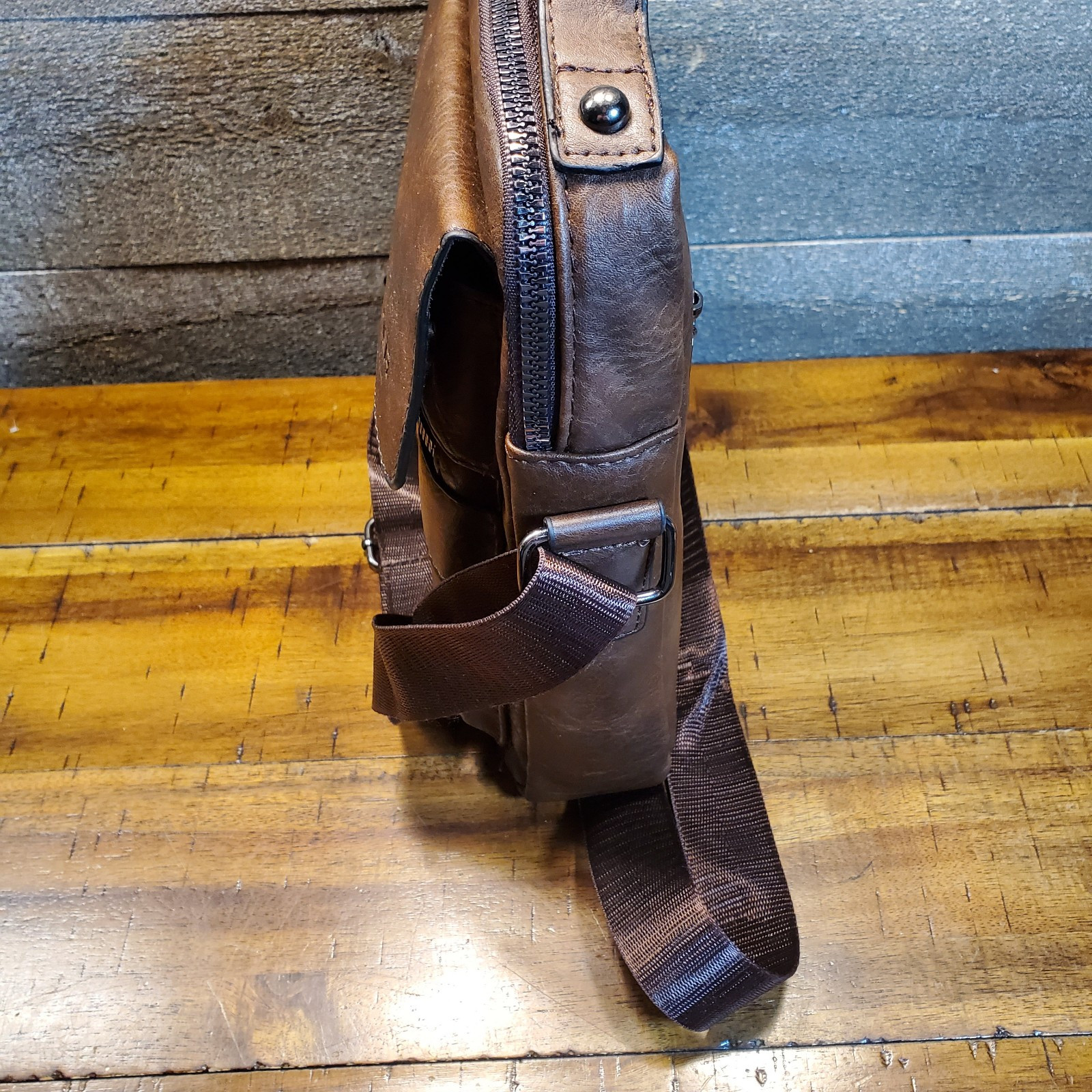 Weixier Leather Crossbody Unisex Shoulder Bag 10in By 8in Good CONDITION