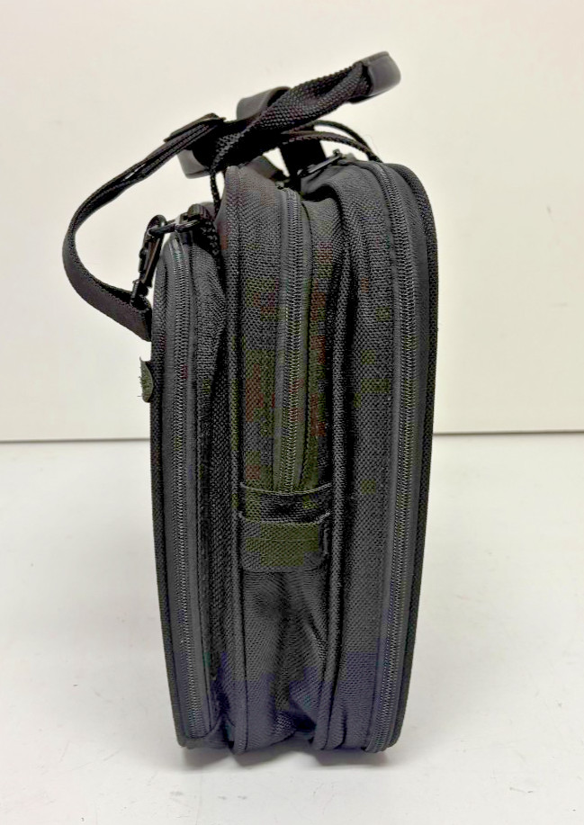 Briggs & Riley Travelware Black Laptop Messenger Travel Bag 5″ x 12.5″ x 17″
