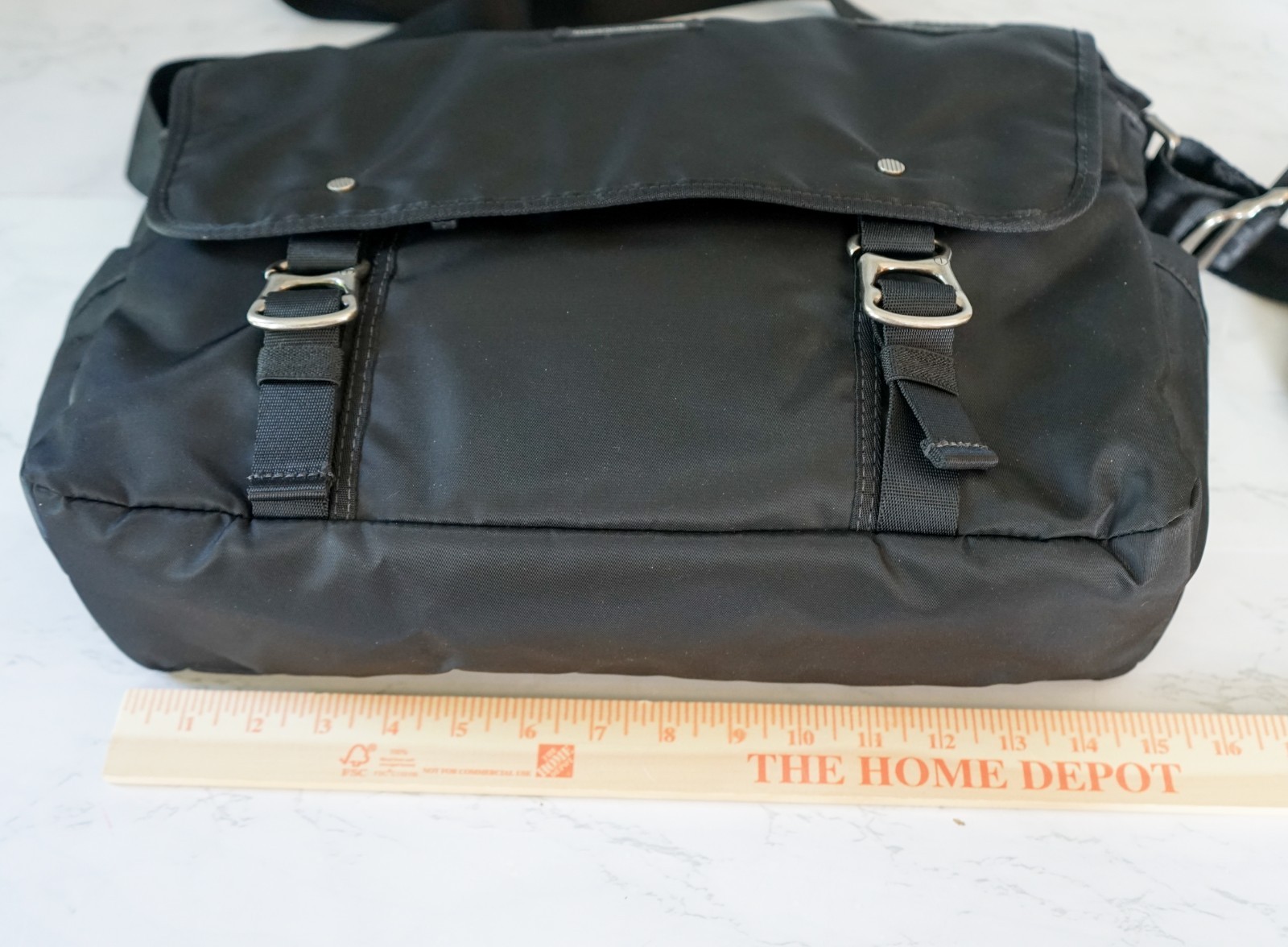 Tumi T Tech Essential Gear Messenger Crossbody Bag 15″ City Commute Laptop Bag