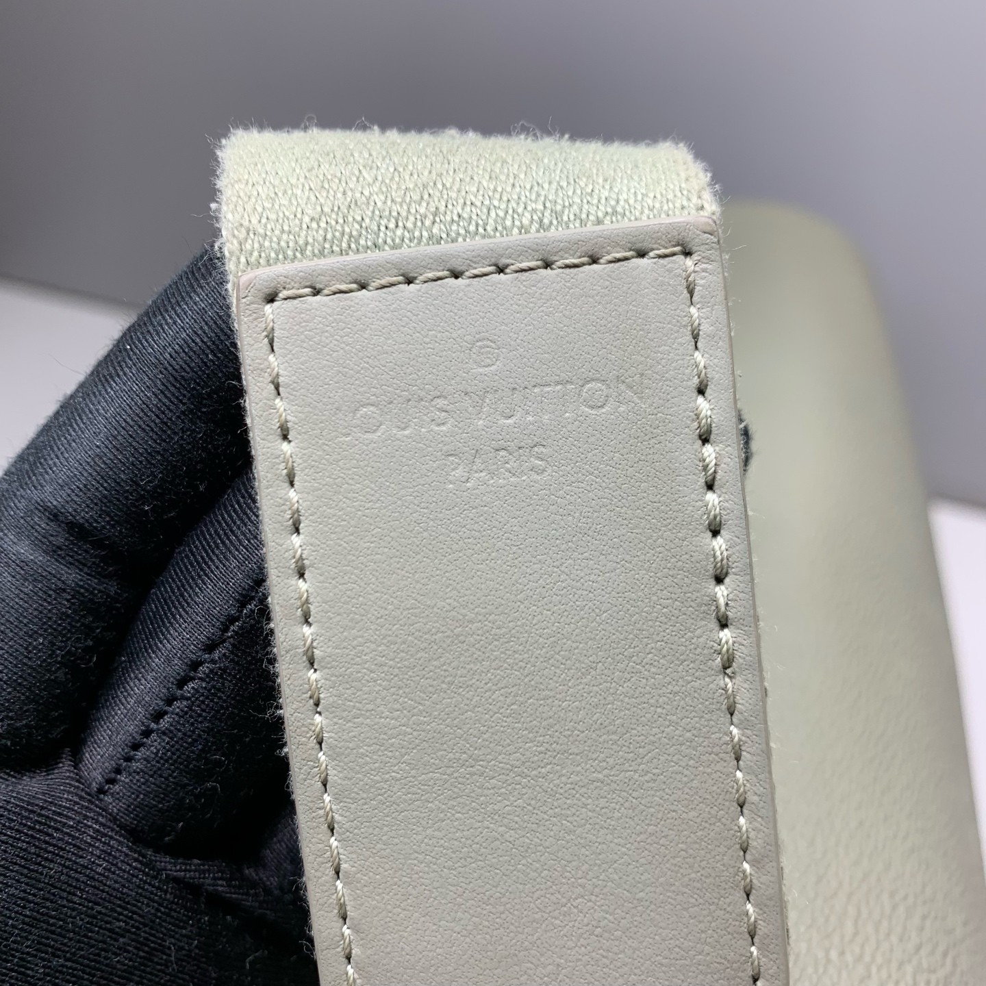 Louis Vuitton Pre-Owned Authentic DISTRICT Messenger Bag Crossbody Grey26x20x7cm
