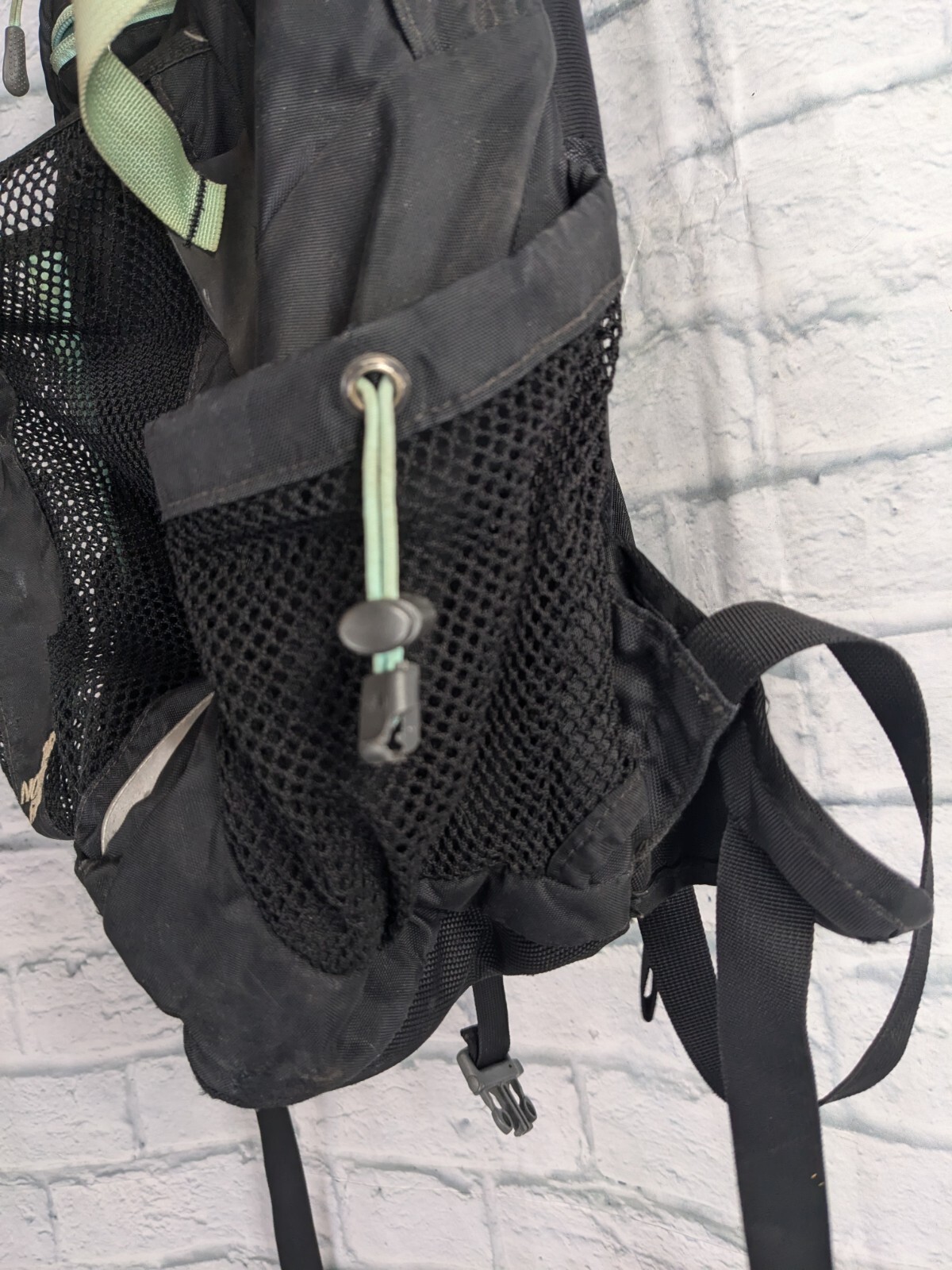 The North Face Recon Backpack Hiking Camping Storage Laptop Holder Book Bag S10