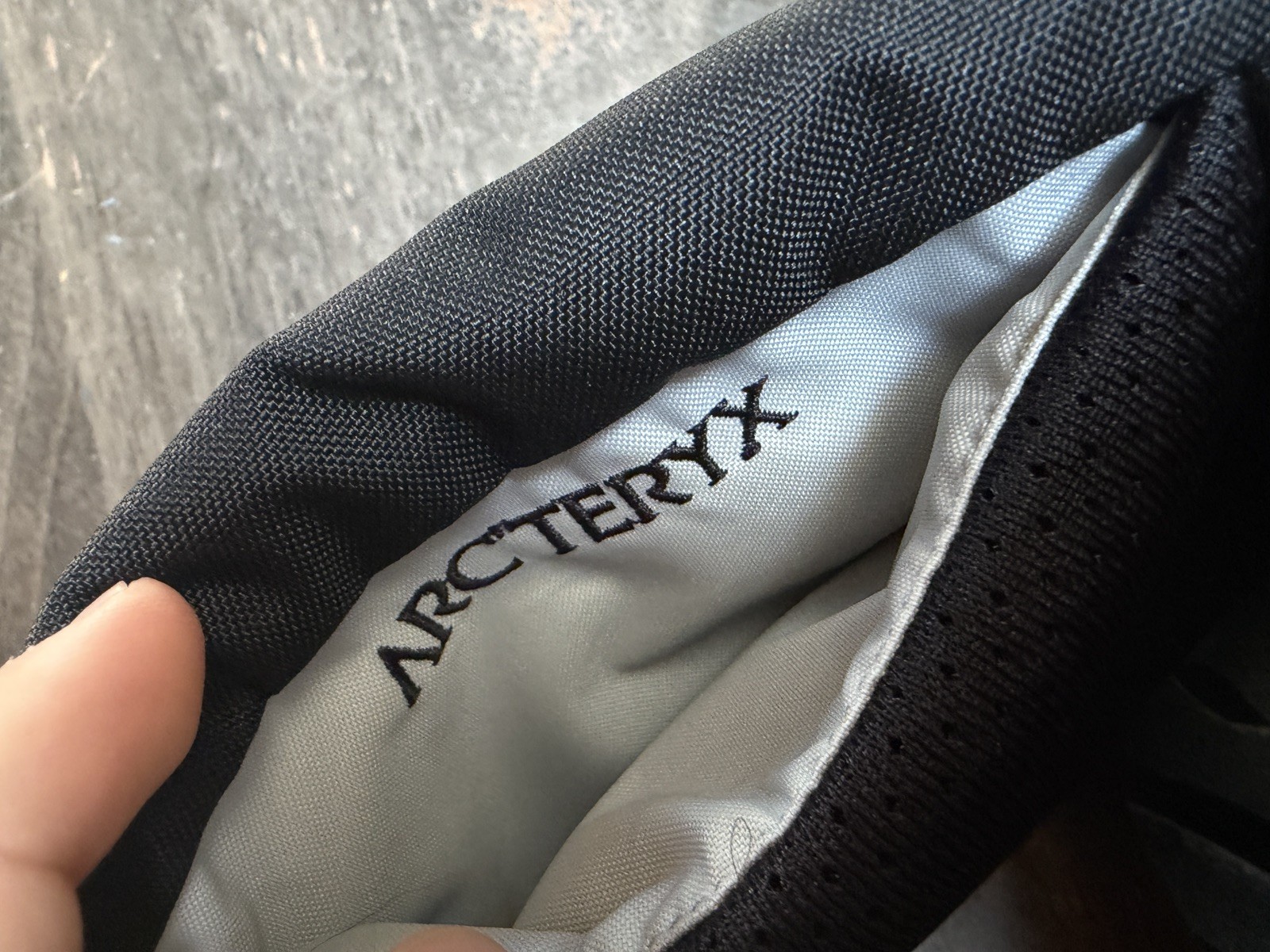 Arc’teryx Mantis 2 Waist Pack 2.5L Black II Fanny Crossbody Travel Sling Bag NWT