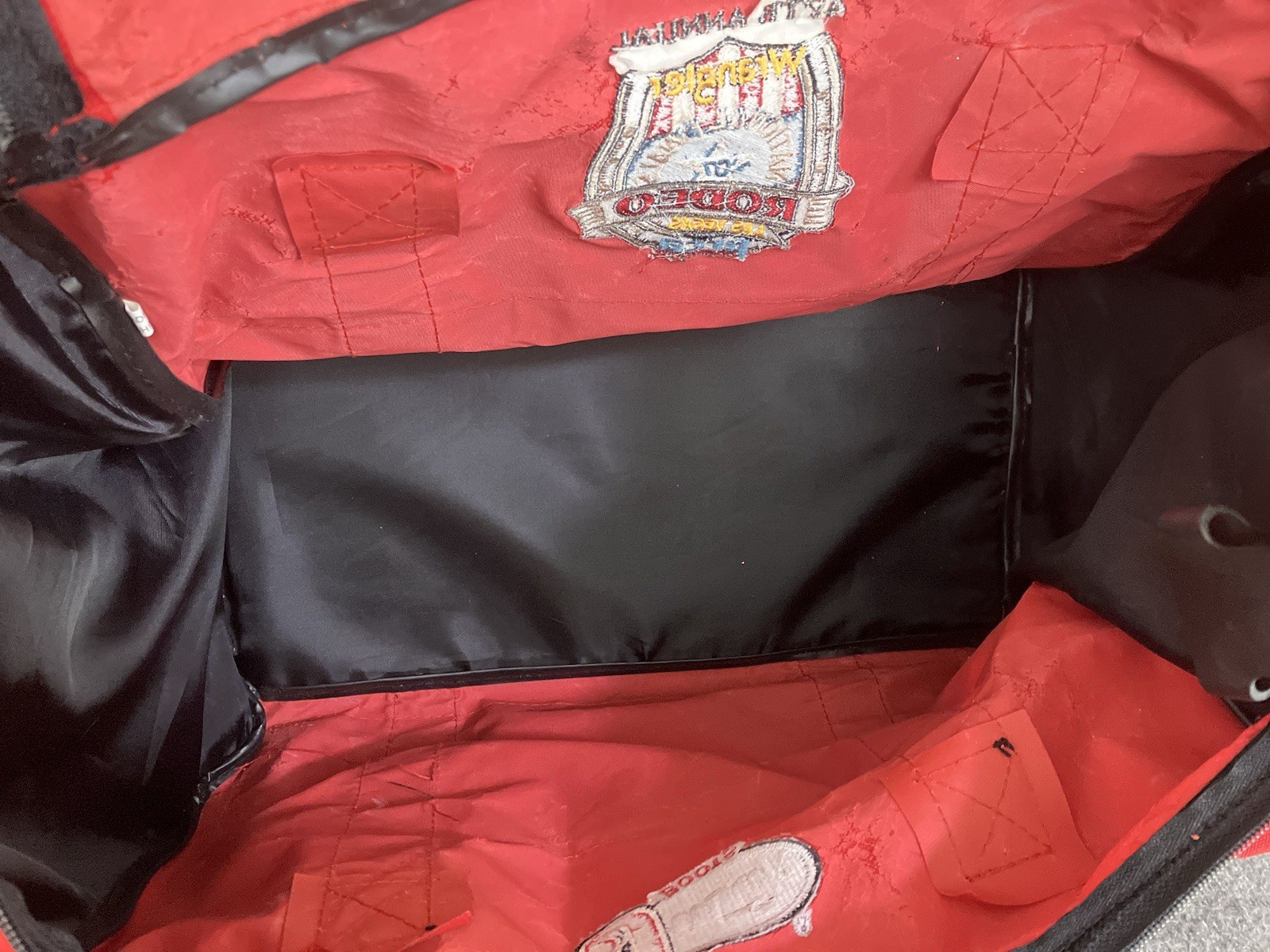 Justin Boots NFR PRCA Wrangler Rodeo Duffle Bag 2007 Large Red Cowboy Western