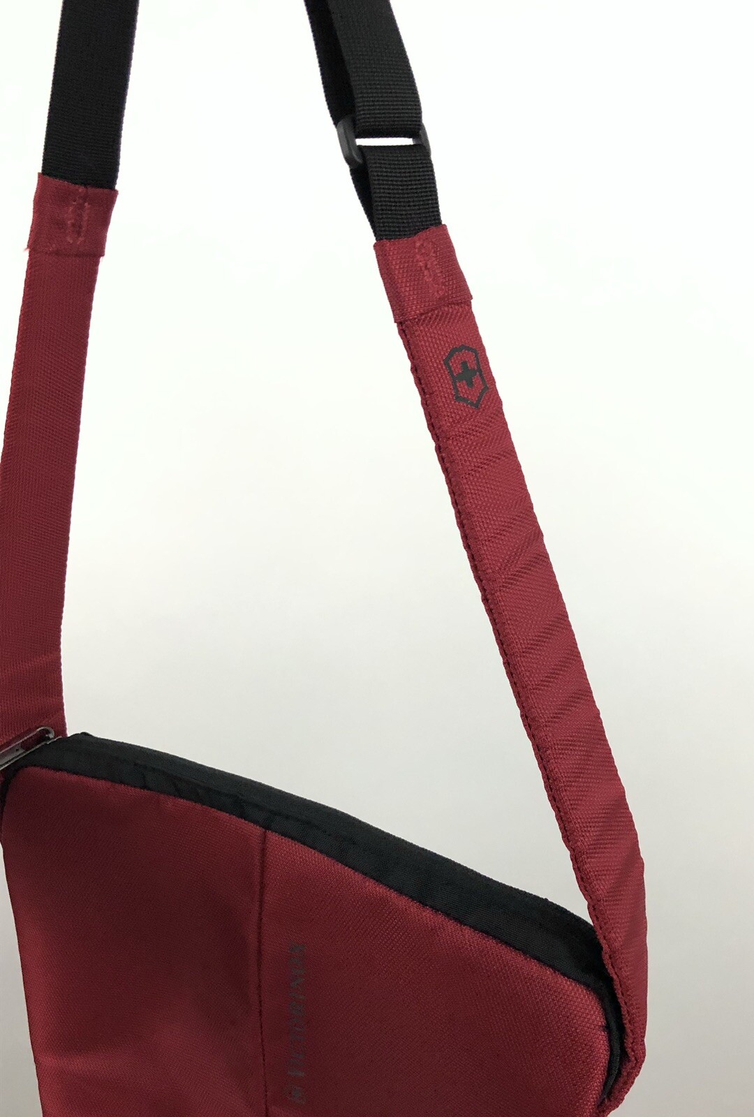 Victorinox Shoulder Crossbody Bag Red Black Travel Outdoor Hiking Zip Closure