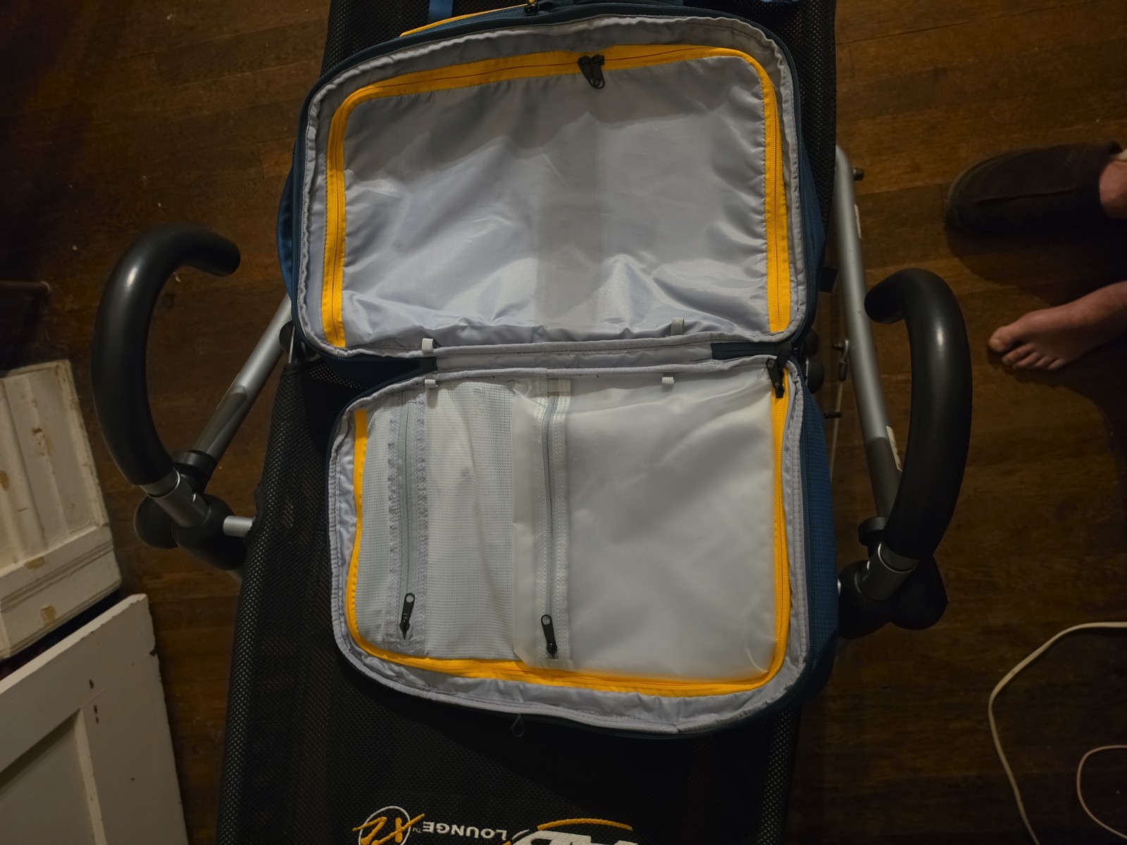 High Siera Travel Backpack, 2-Inch Expansion, WetPak Pockets, 20″ Laptop Slot