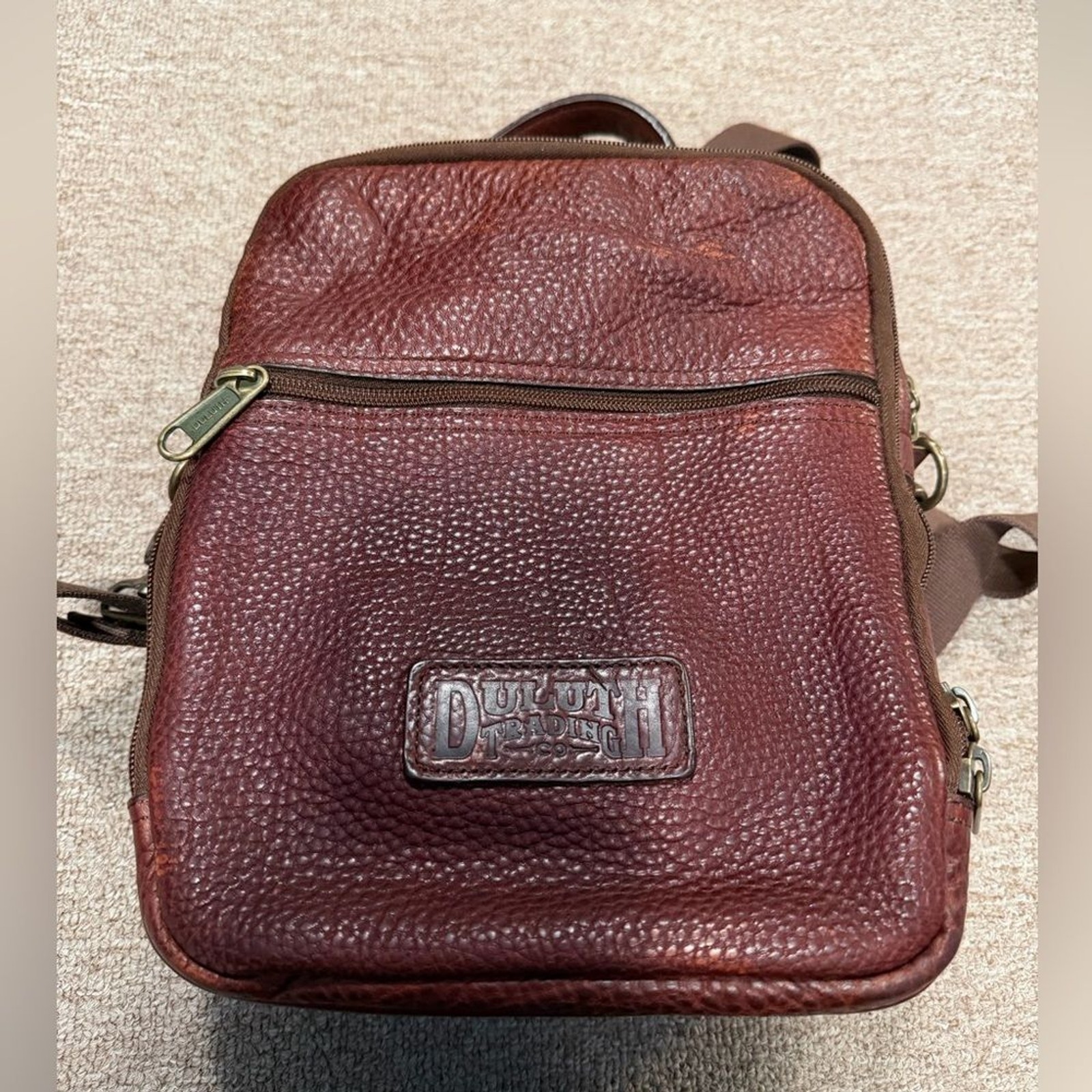 Duluth Trafing Co Lifetime Leather travel bag, vintage EUC