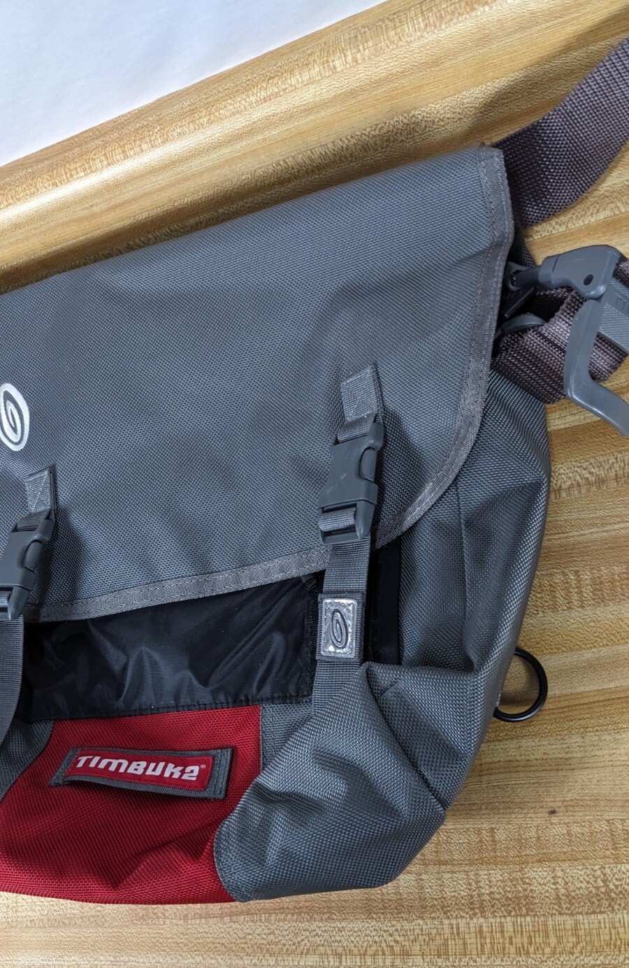 Timbuk2 Messenger Bag Briefcase Laptop Padded Pockets Push Lock Red Gray Canvas