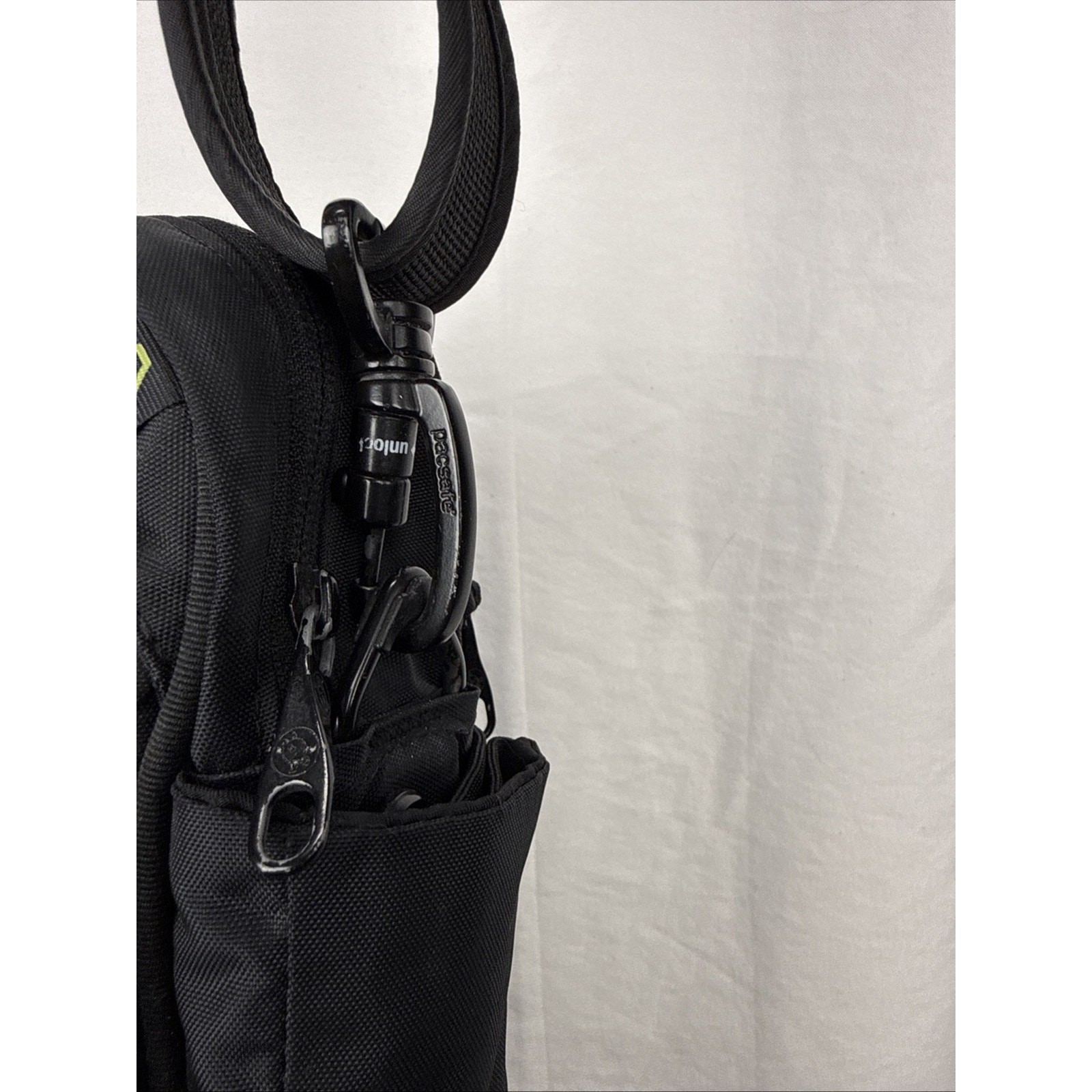 Pacsafe Metrosafe 200 Gii Unisex Messenger Bag Crossbody RFID Black Nylon Travel