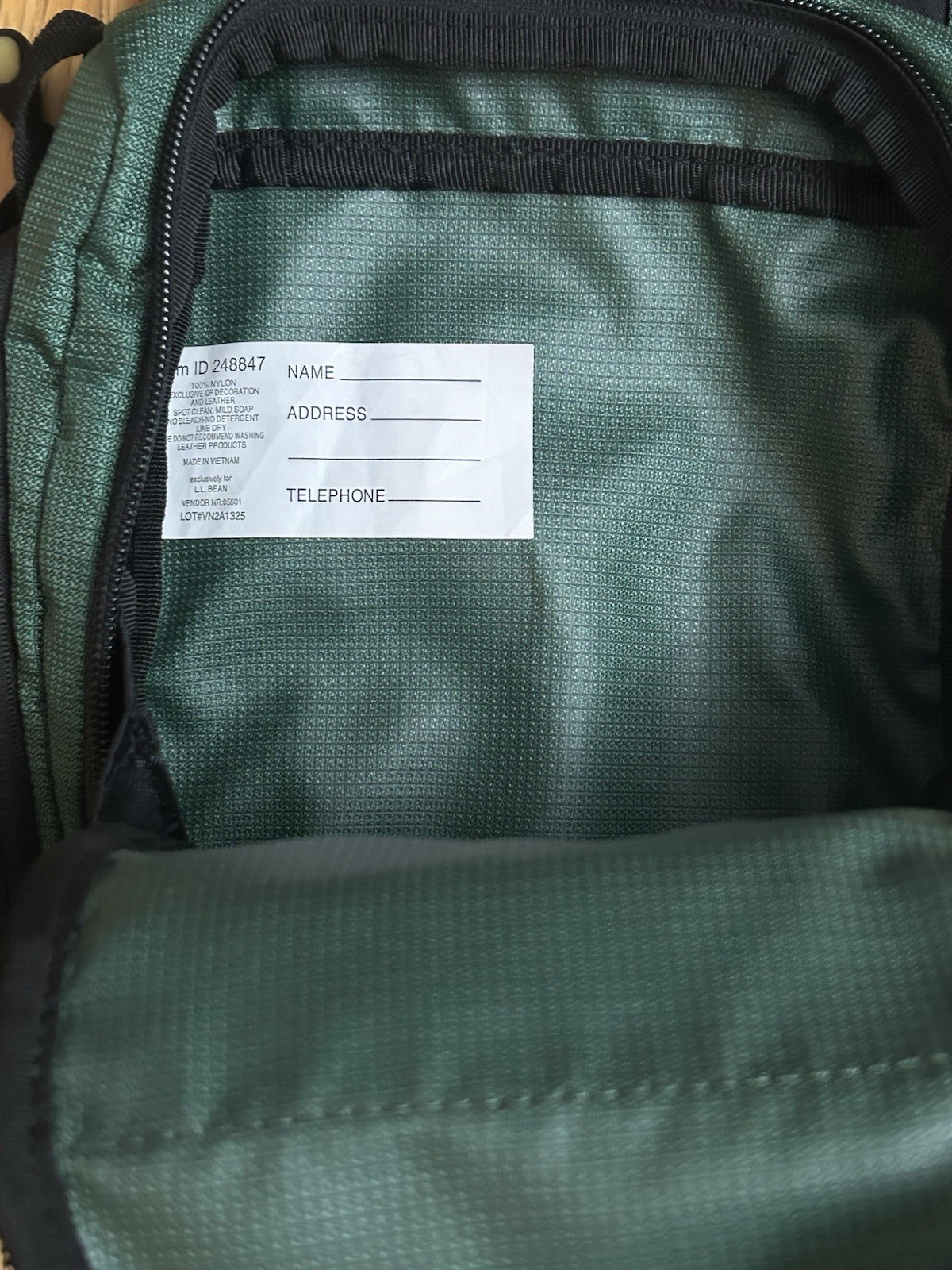 L.L.Bean Green Black Shoulder Travel Bag Adjustable Strap Clip Closure Unisex