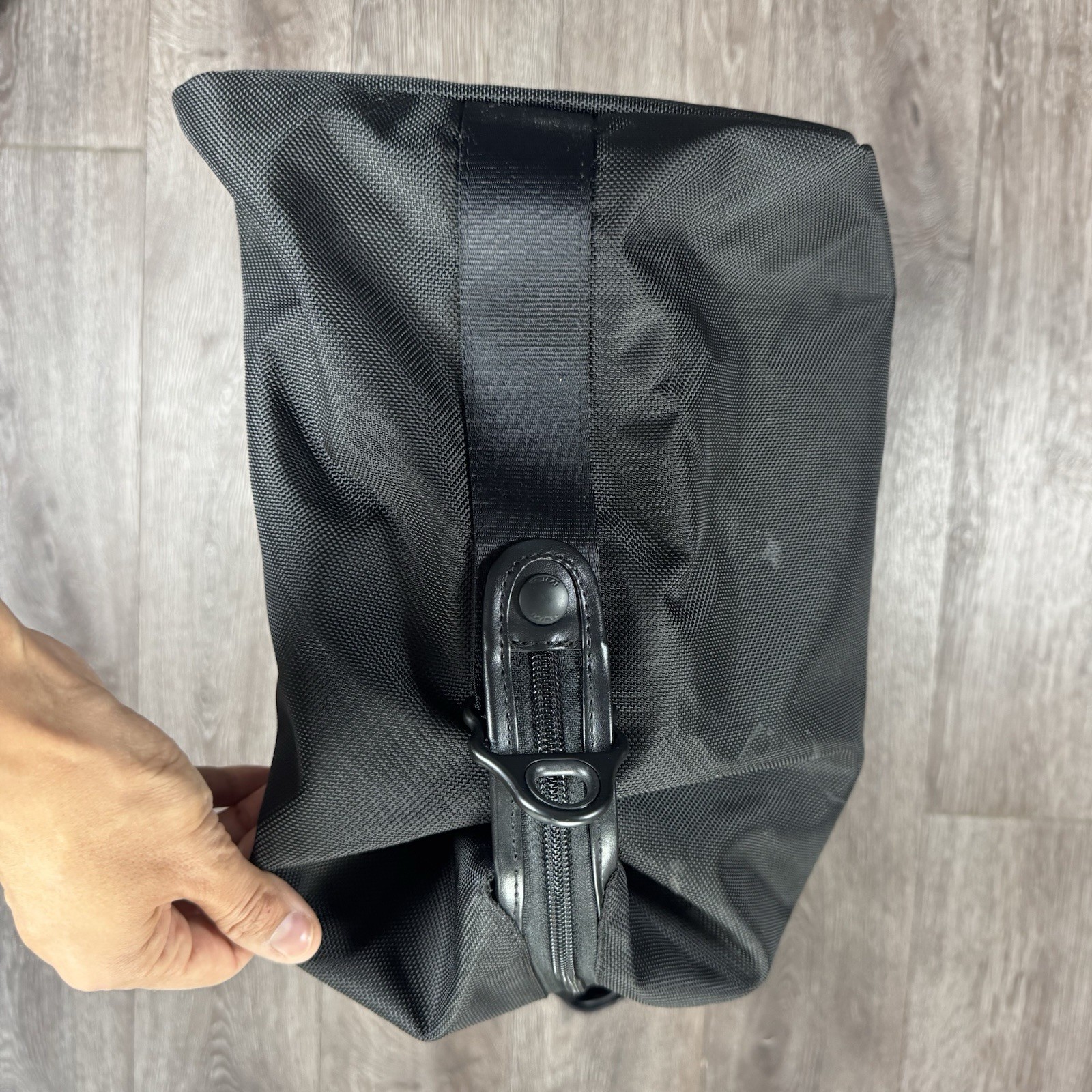 Tumi Alpha Corporate Collection Travel Duffle Duffel Bag Nylon 22249DE