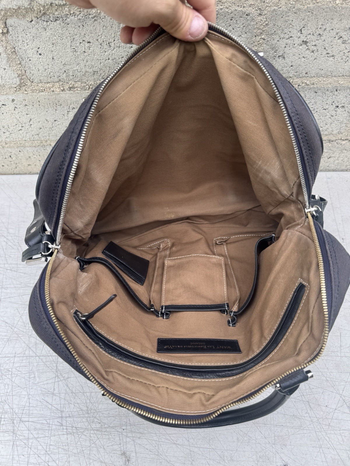 WANT Les Essentiels De La Vie Organic Heathrow Commuter Messenger Bag Black used