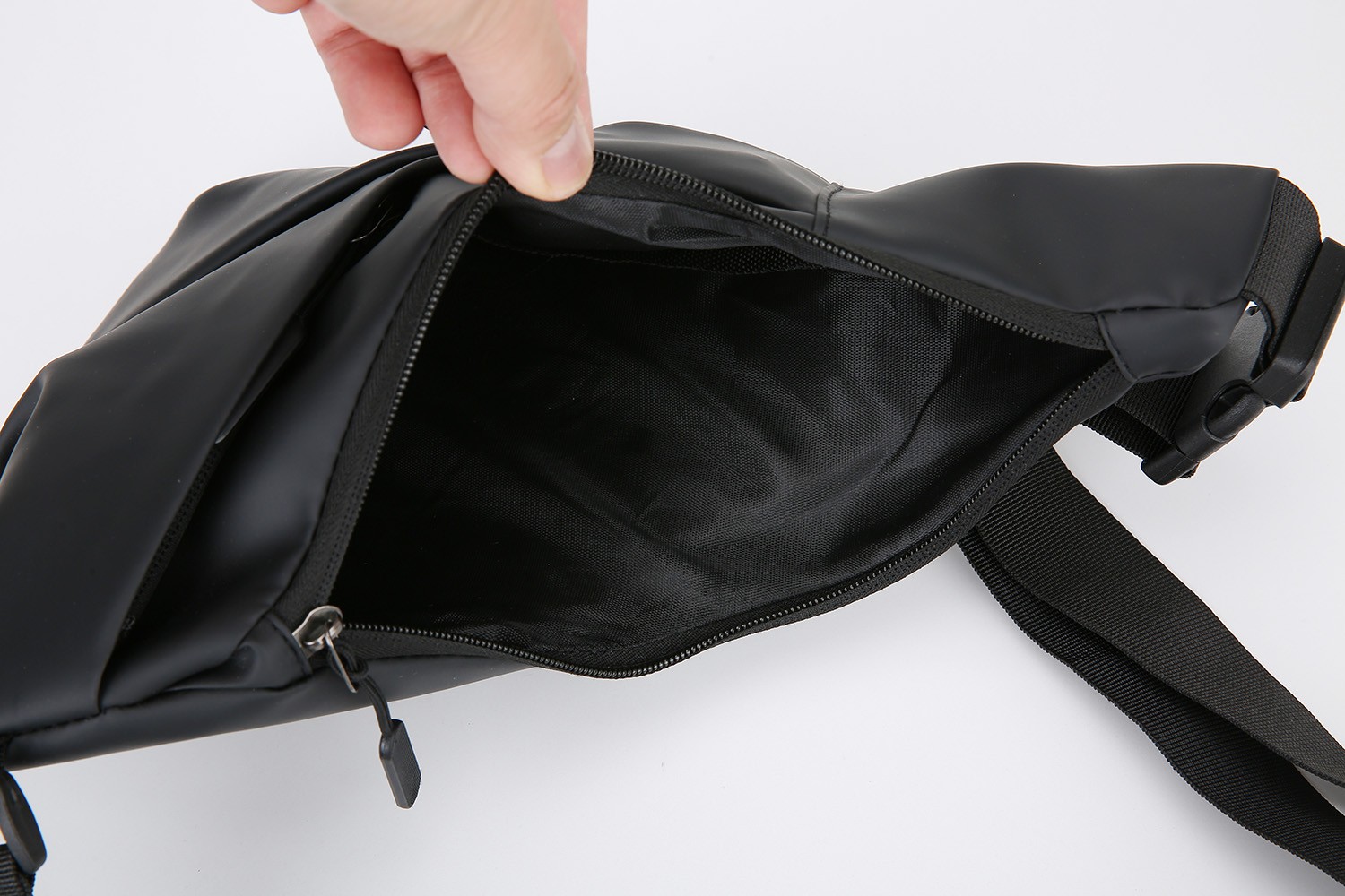 Anti Theft Close Fitting Chest Bag Men’s Triangle Bag Crossbody Sports Sling Bag