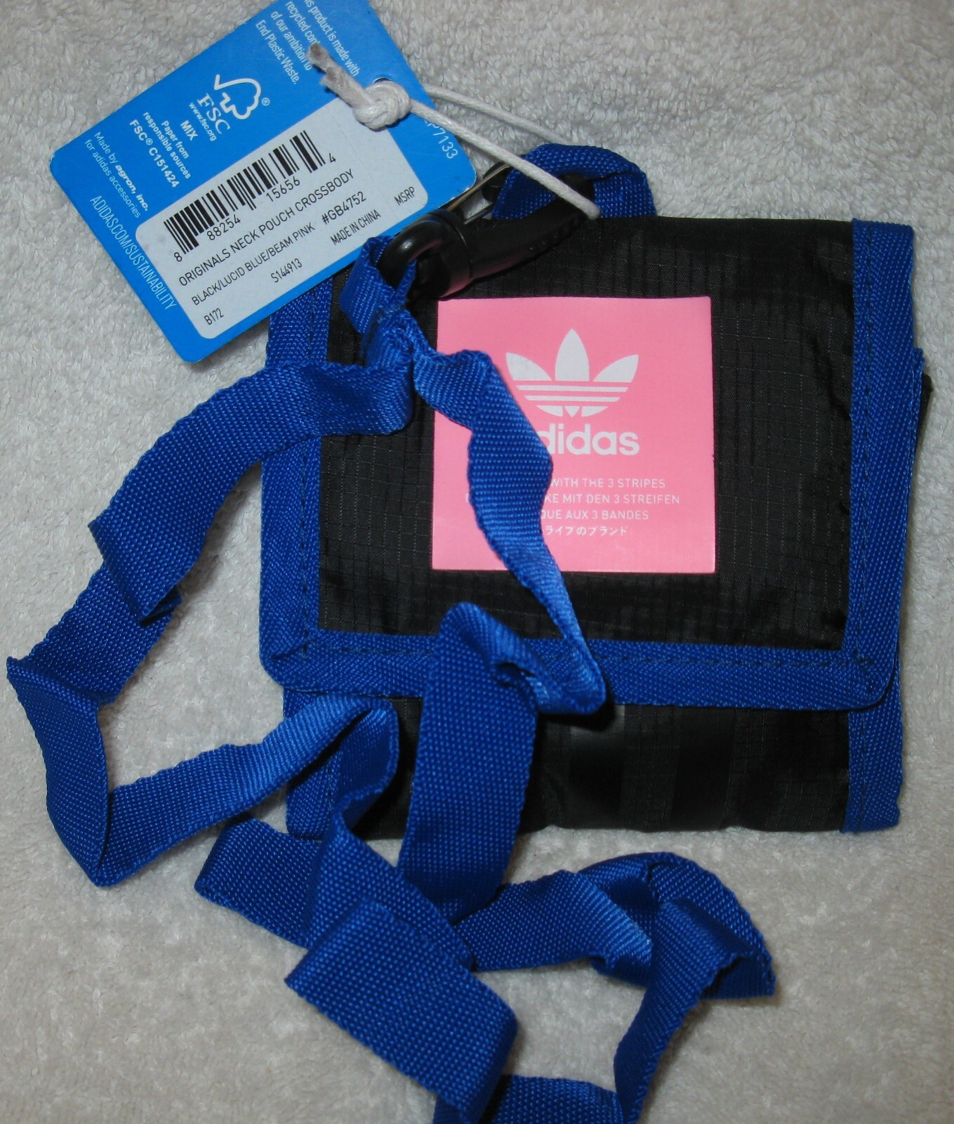 NEW !! Adidas lanyard crossbody bag (style GB4752) with clip on neck strap