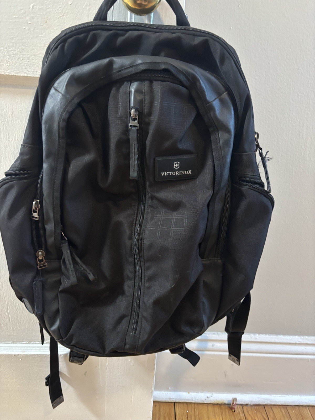 Victorinox Black Men’s Backpack Zip Closure Padded Adjustable Strap Pockets