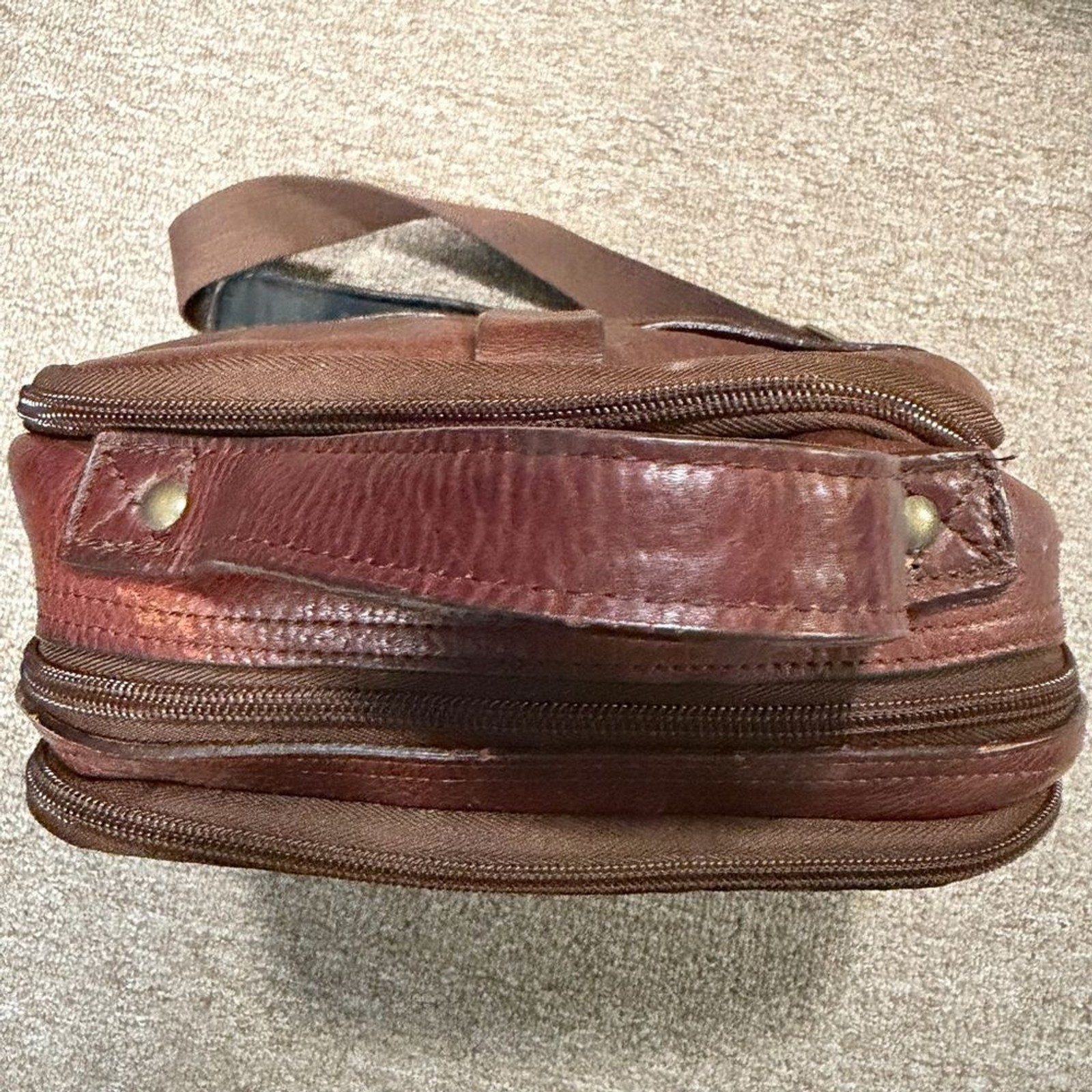 Duluth Trafing Co Lifetime Leather travel bag, vintage EUC