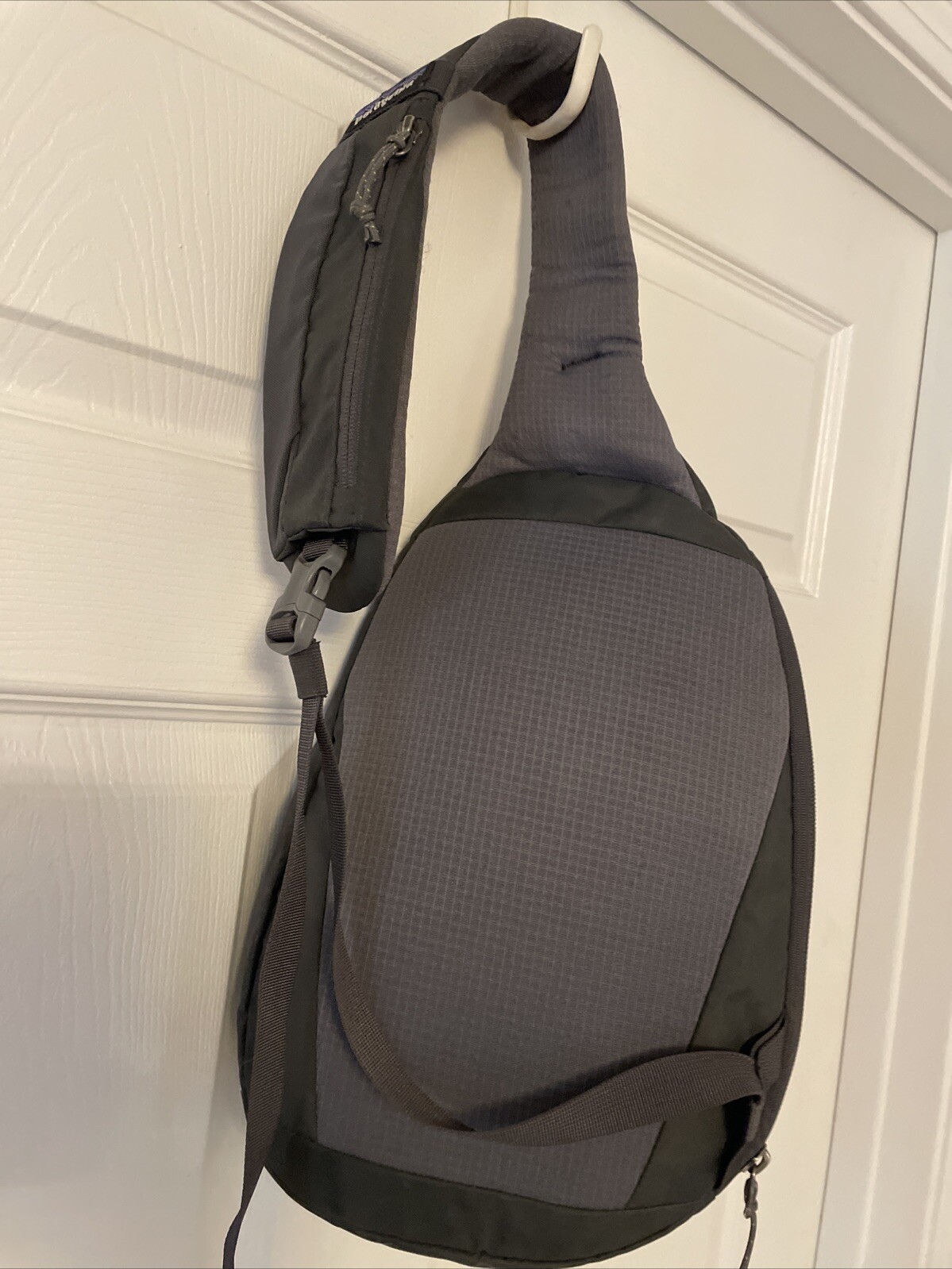 Patagonia 48262 8L Atom Sling Daypack Gray Crossbody