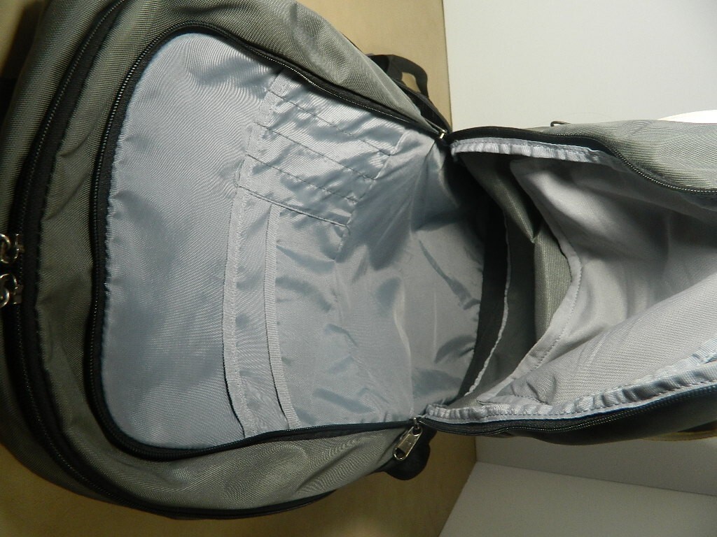 Under Armour Storm 1 Heat Gear Backpack Graphite/Black, 3 Zippered Compartments