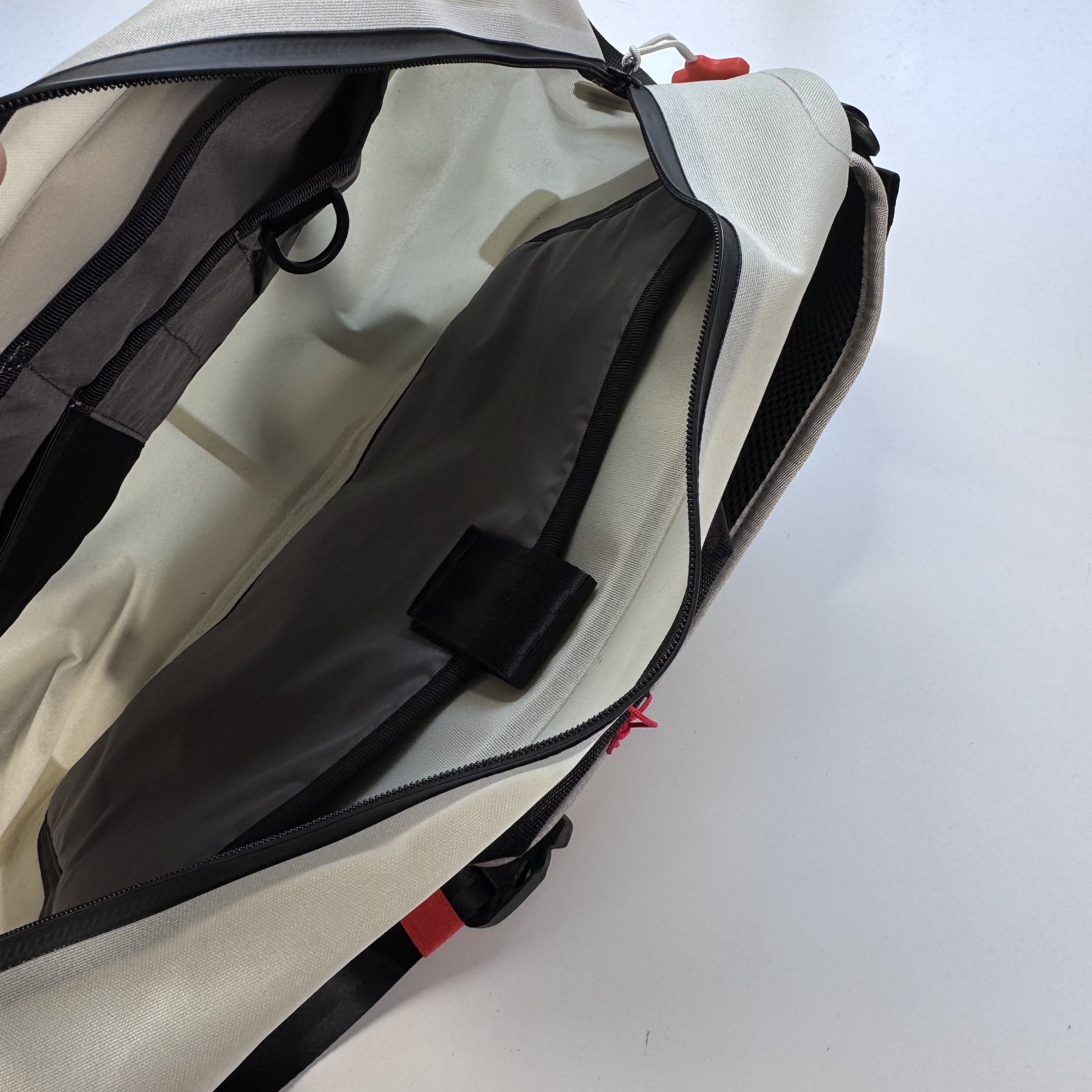 CHROME Industries Kadet Max WP Sling 15 Liter Adjustable White Waterproof