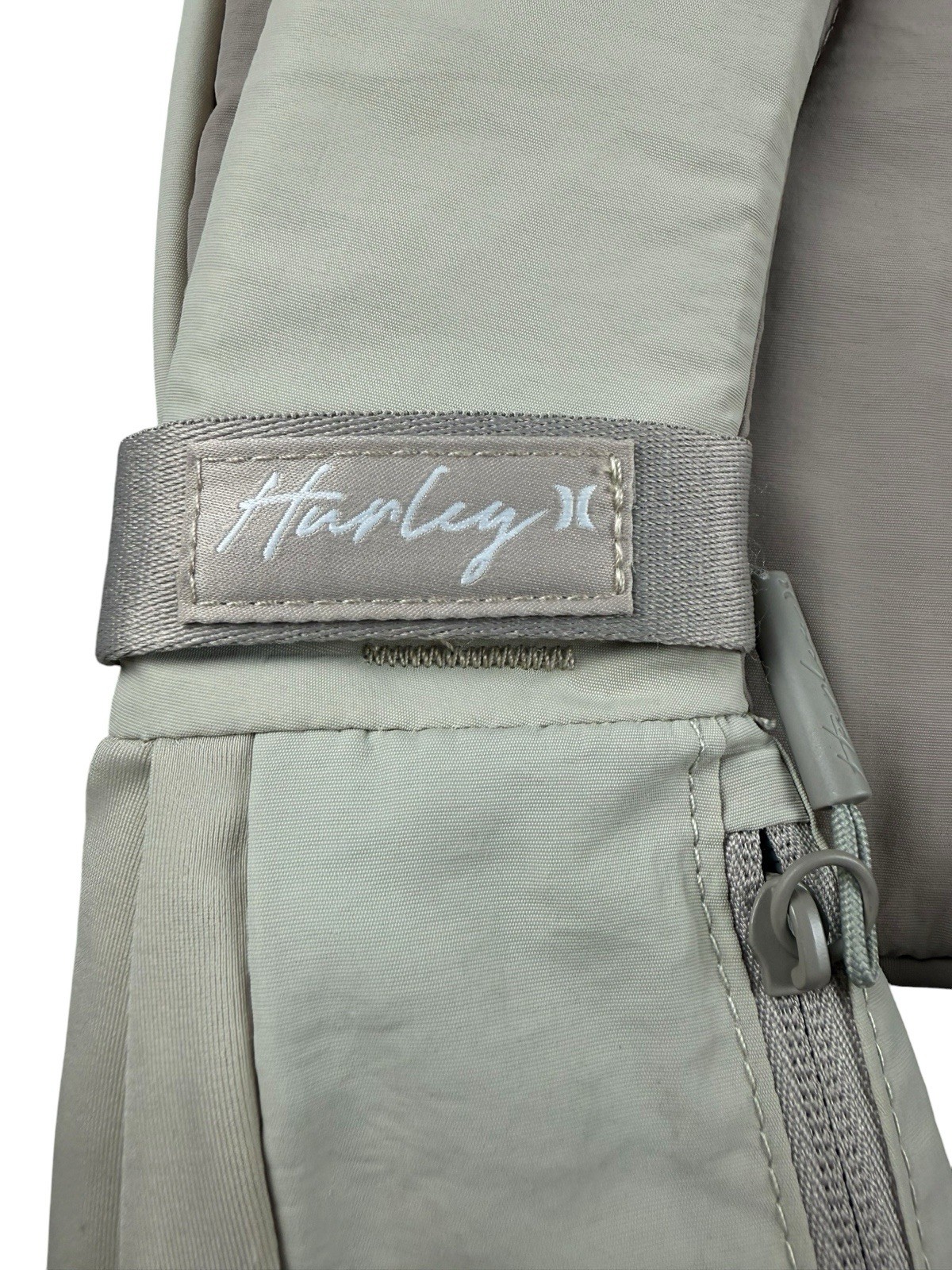HURLEY Sling Backpack Crossbody One Size Light Gray Nylon WA7409