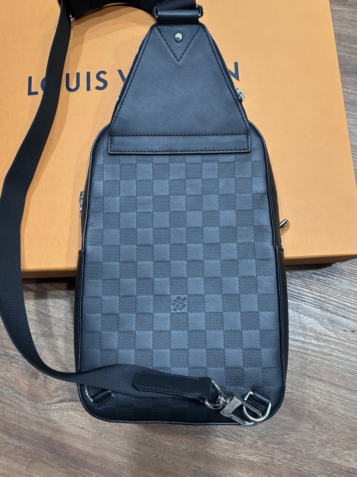 Louis Vuitton Avenue Sling Bag Damier Graphite Canvas Black WORN ONCE! AMAZING!