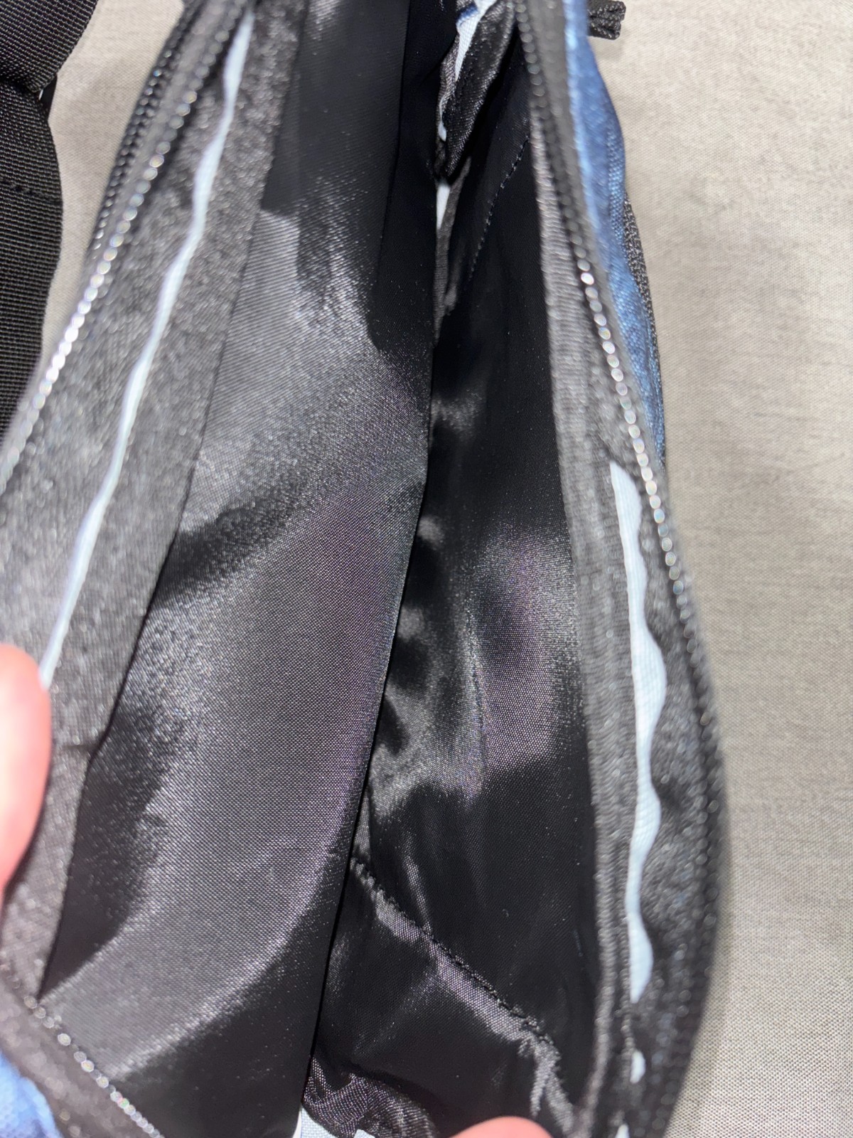 O’Neill Longhaul Waistpack New With Tags 4L Navy pattern 10-3/4″x6’x1.75″