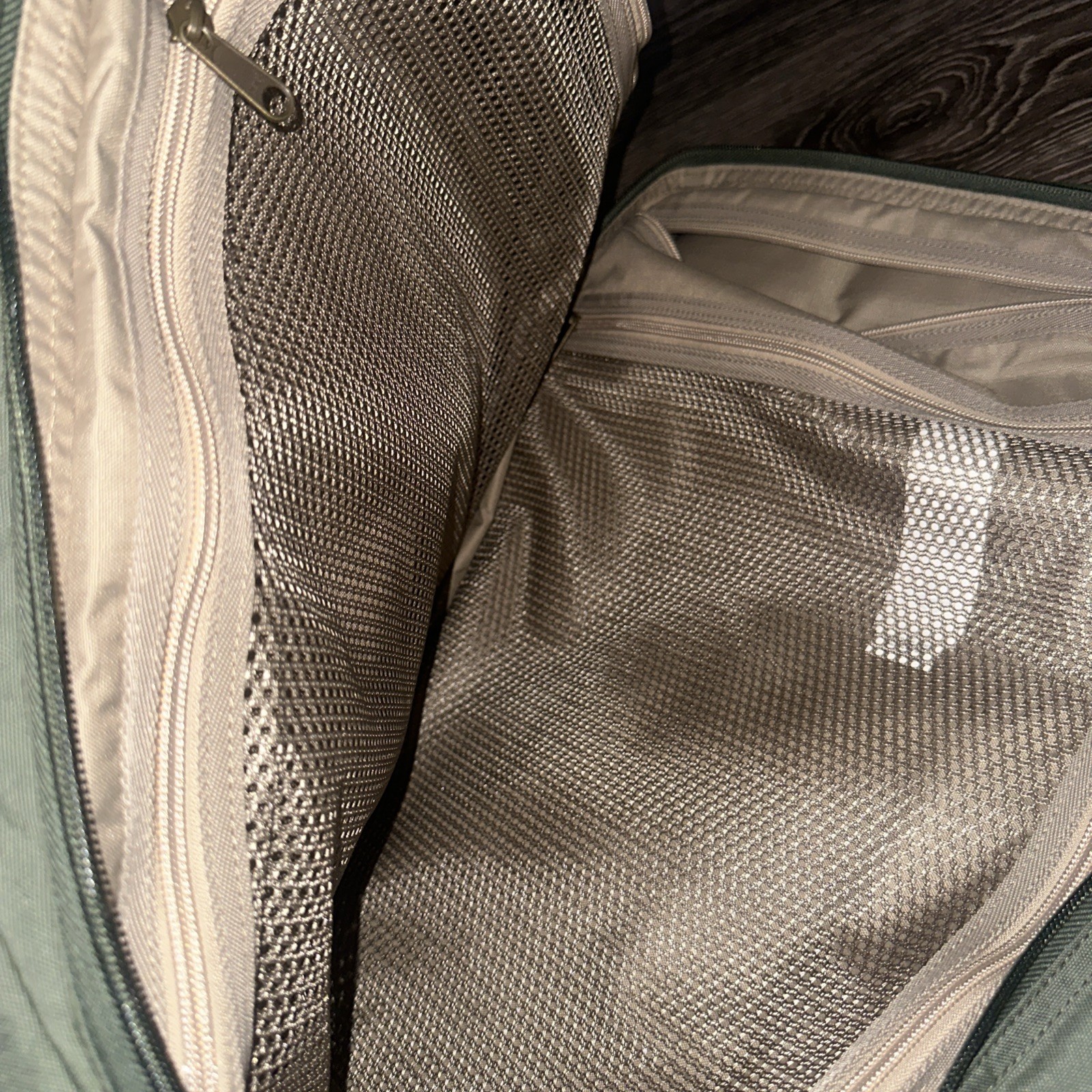 NEW Filson bag – green, rugged, backpack / brief case 2-in-1