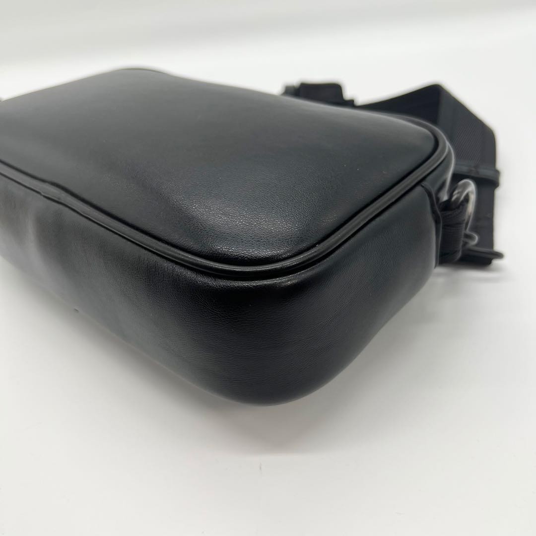 Good condition DIESEL camera bag HOLI-D Oval D leather black