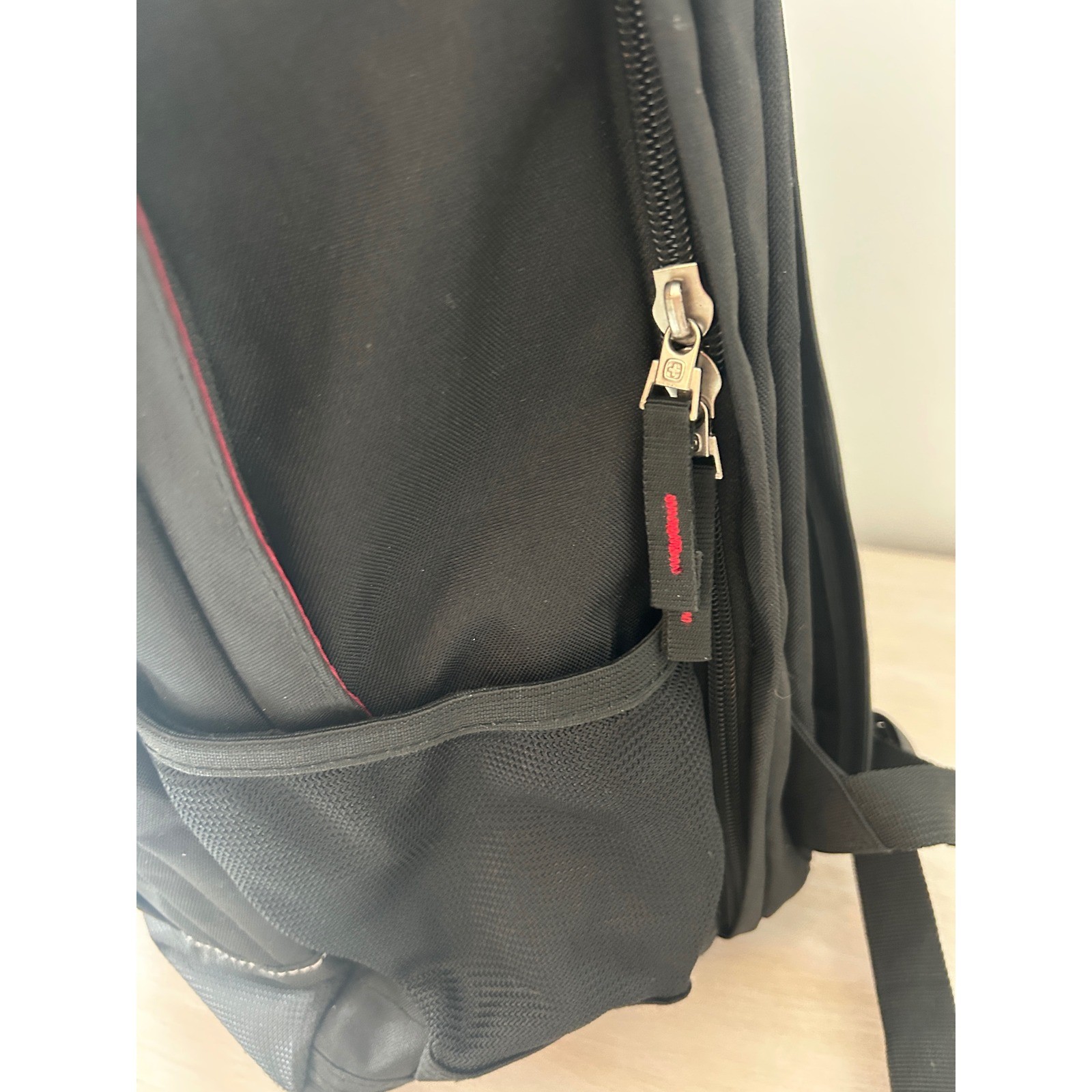 SwissGear ScanSmart Laptop Backpack Black Red Airflow Mens Travel Bag