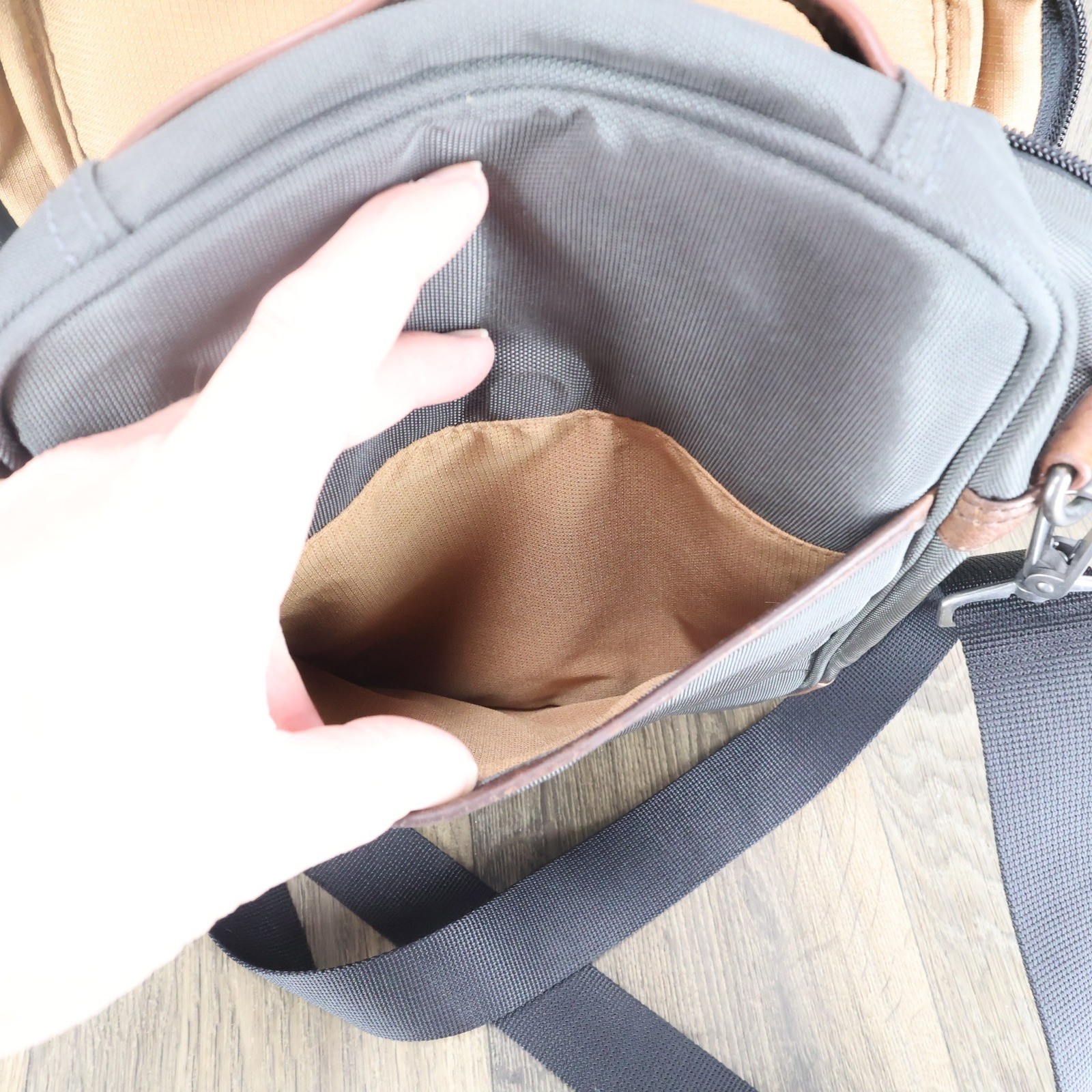 Duluth Trading Co Gray Ballistic Nylon Crossbody Messenger Bag Leather Trim