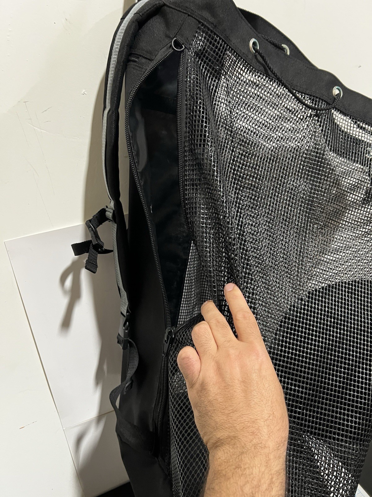 Aropec BG-CU34 mesh gear backpack — 29.3/4″ x 15.1/2″ in diameter
