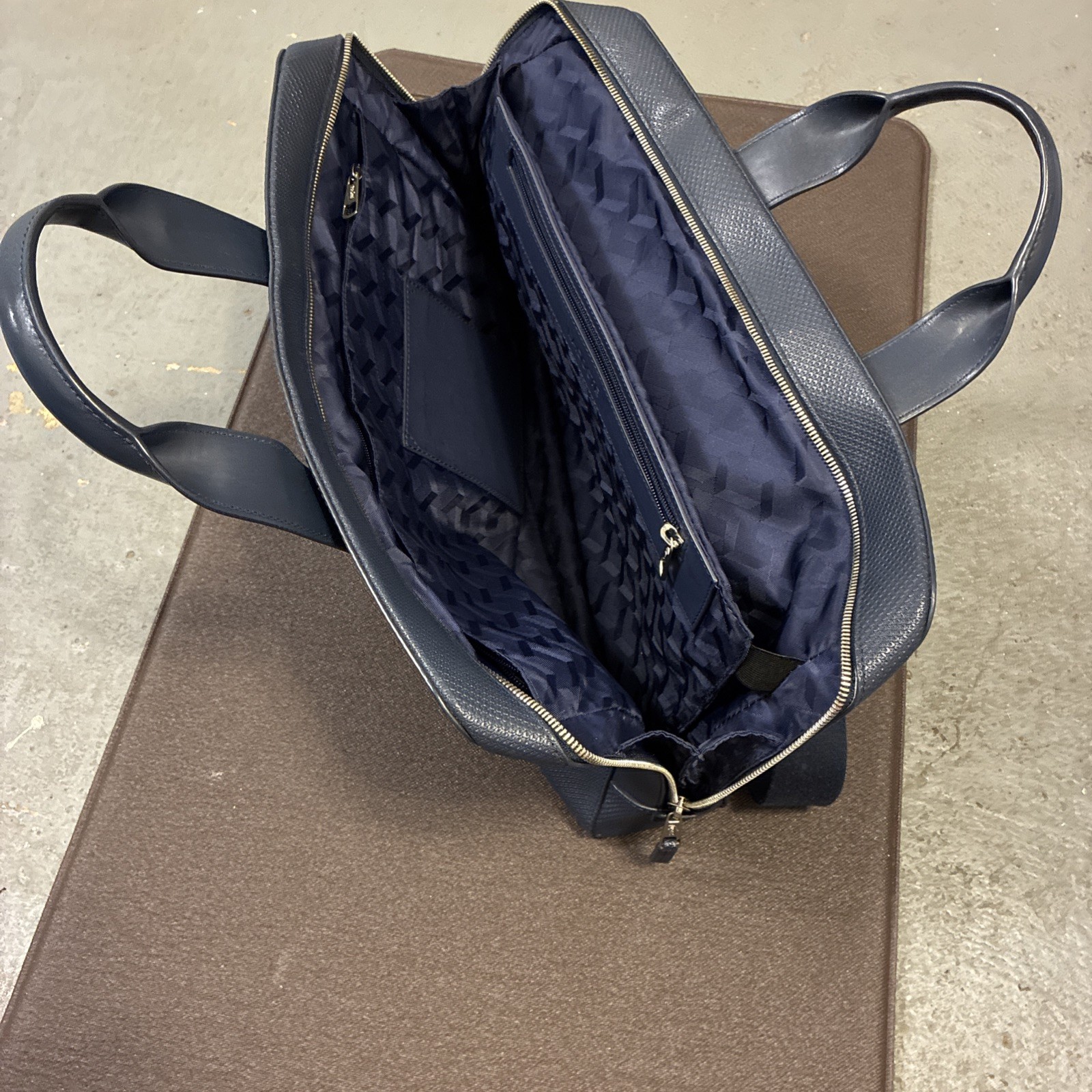 Lacoste Navy Blue Leather Crossbody Messenger Bag Large Zip Closure