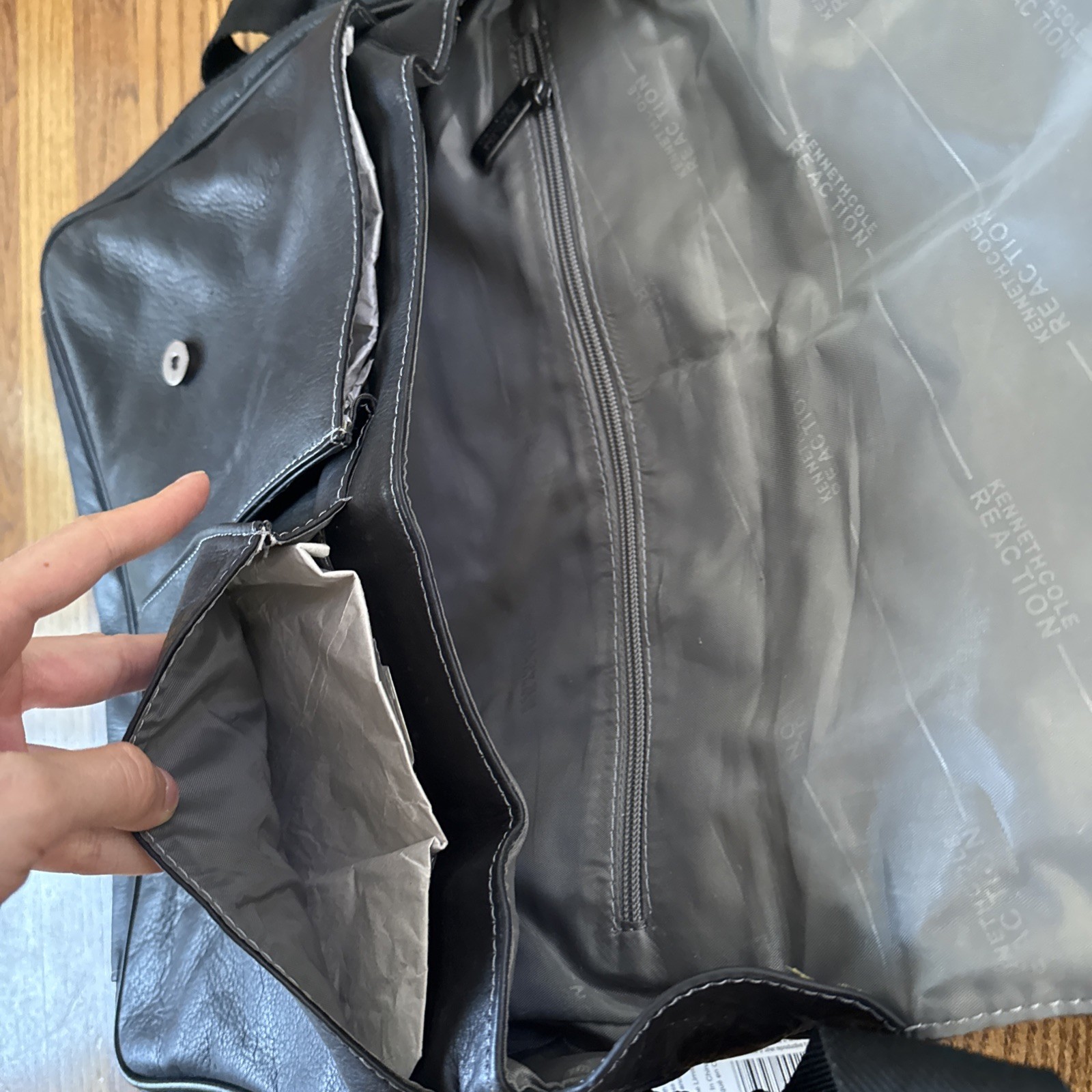 Kenneth Cole Reaction Colombian Leather Messenger Bag