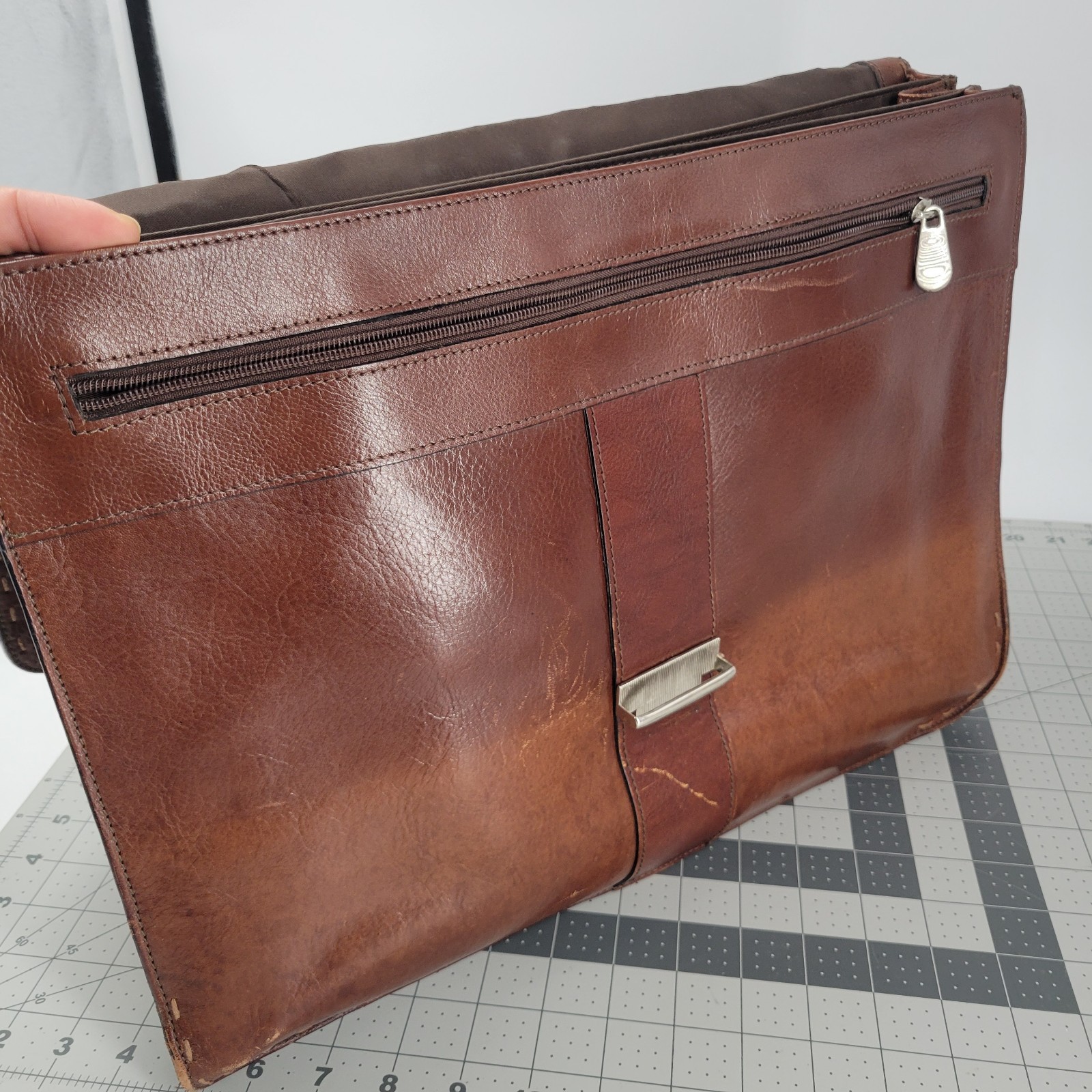 Pelle Studio Wilsons Italian Leather Brown Messenger Laptop Bag 17″x13″