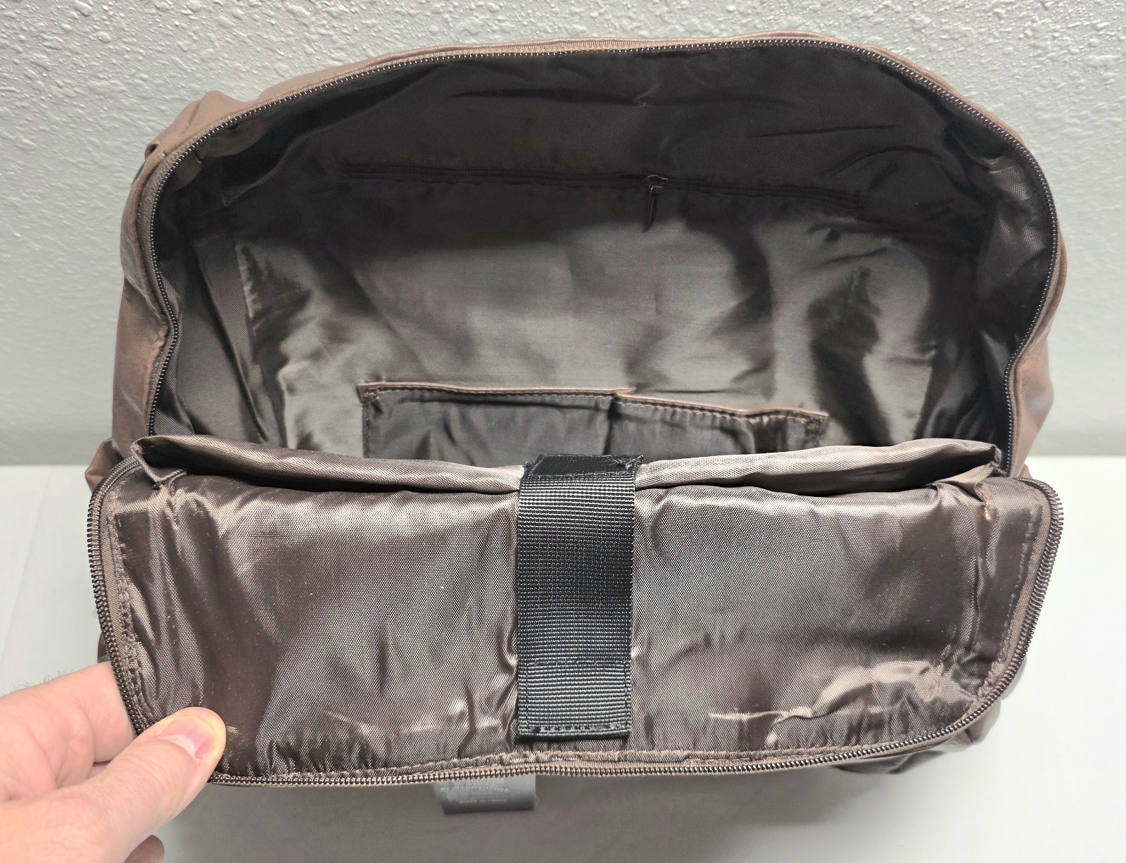 Large Crossbody Dark Brown TVCDFG Business/Leisure Travel Bag With 2 Straps