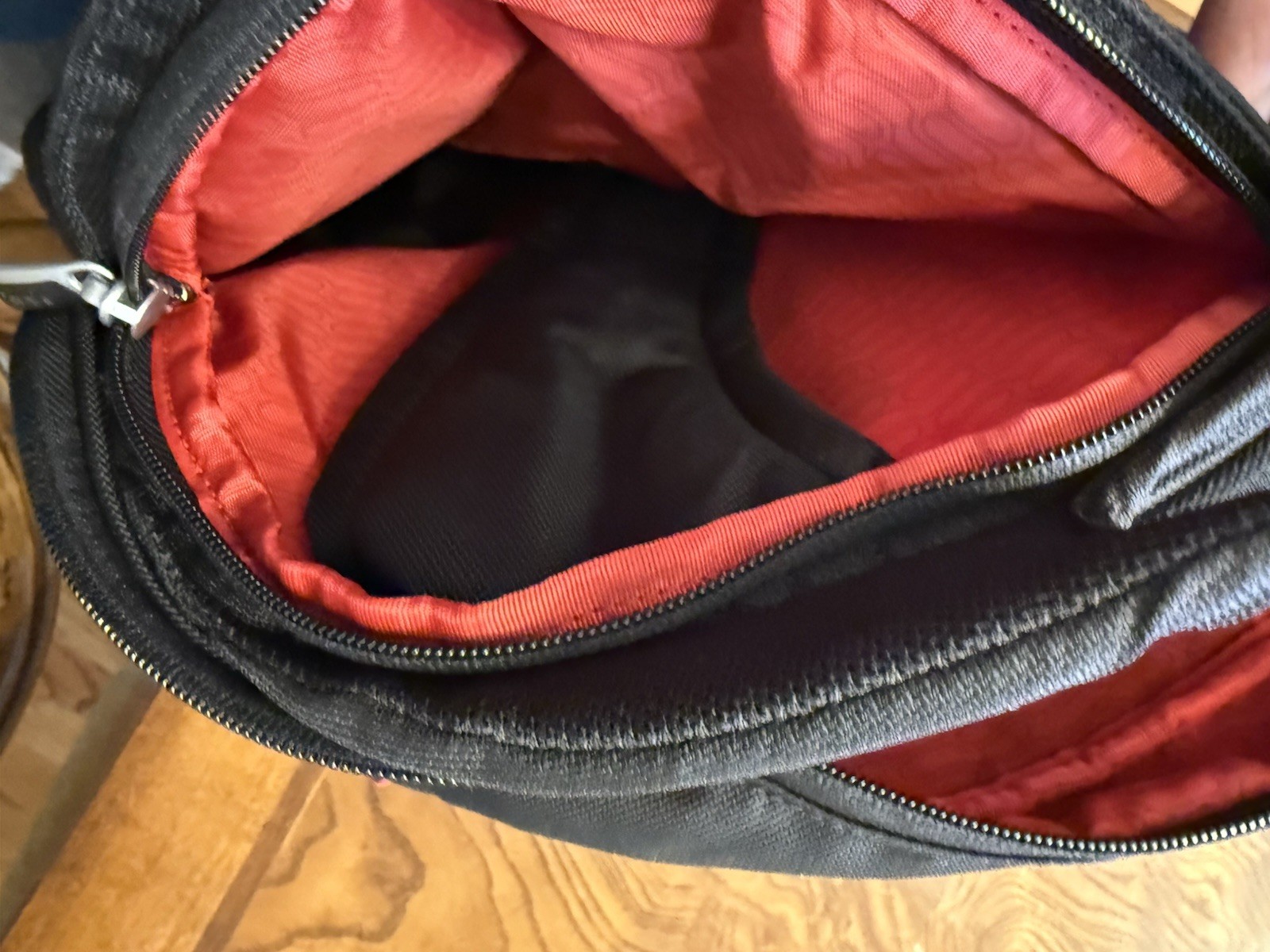 Tumi T-Tech University 5106D Black Convertible Backpack Sling Bag Zip Closure EU