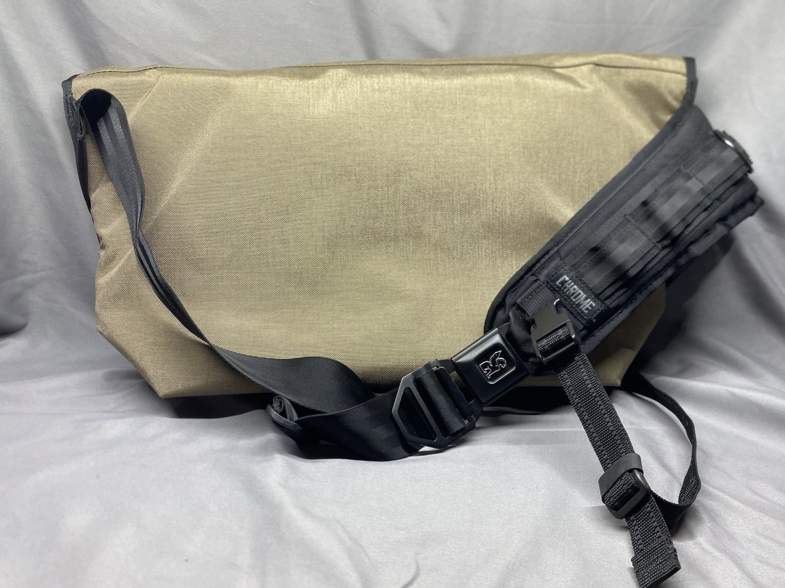 Near Mint Chrome Industries Messenger Bag 28L Large COYOTE BROWN