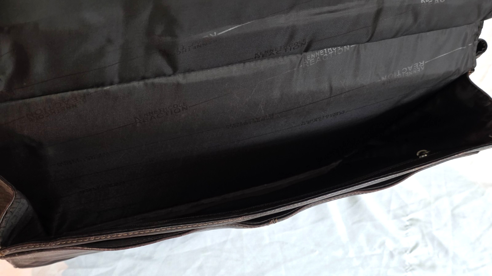 Kenneth Cole Reaction #524451 Laptop Shoulder Messenger Bag Brown Leather?