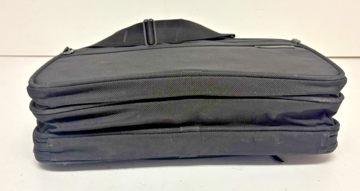Briggs & Riley Travelware Black Laptop Messenger Travel Bag 5″ x 12.5″ x 17″
